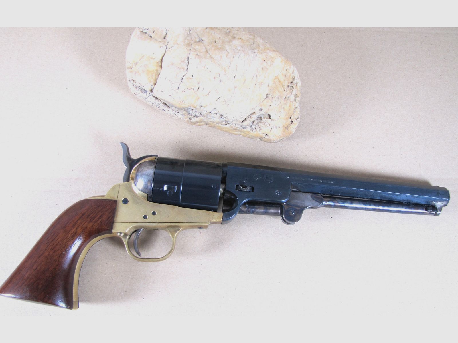 Doskonały rewolwer westernowy - WESTERN NAVY 1851 F.LLI PIETTA - 9mm hukowy