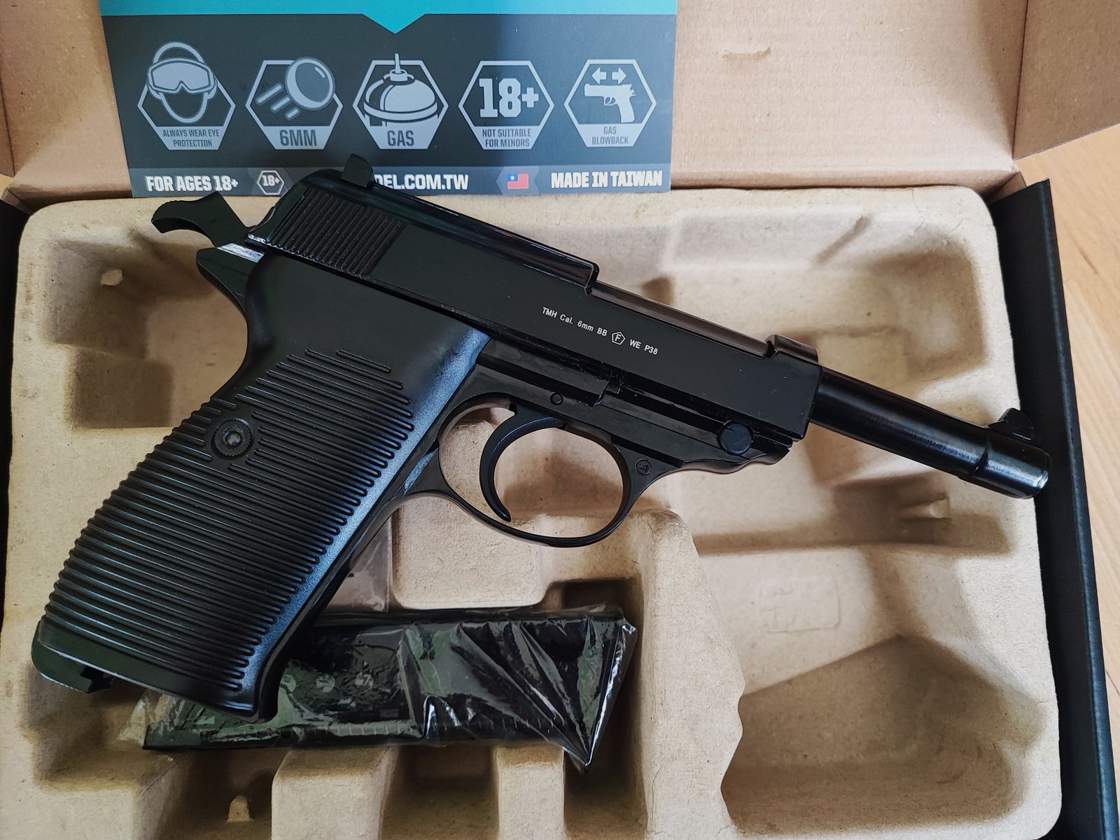 WE Walther P38 WW2 Full Metall GBB Airsoft Gun plus Zubehör