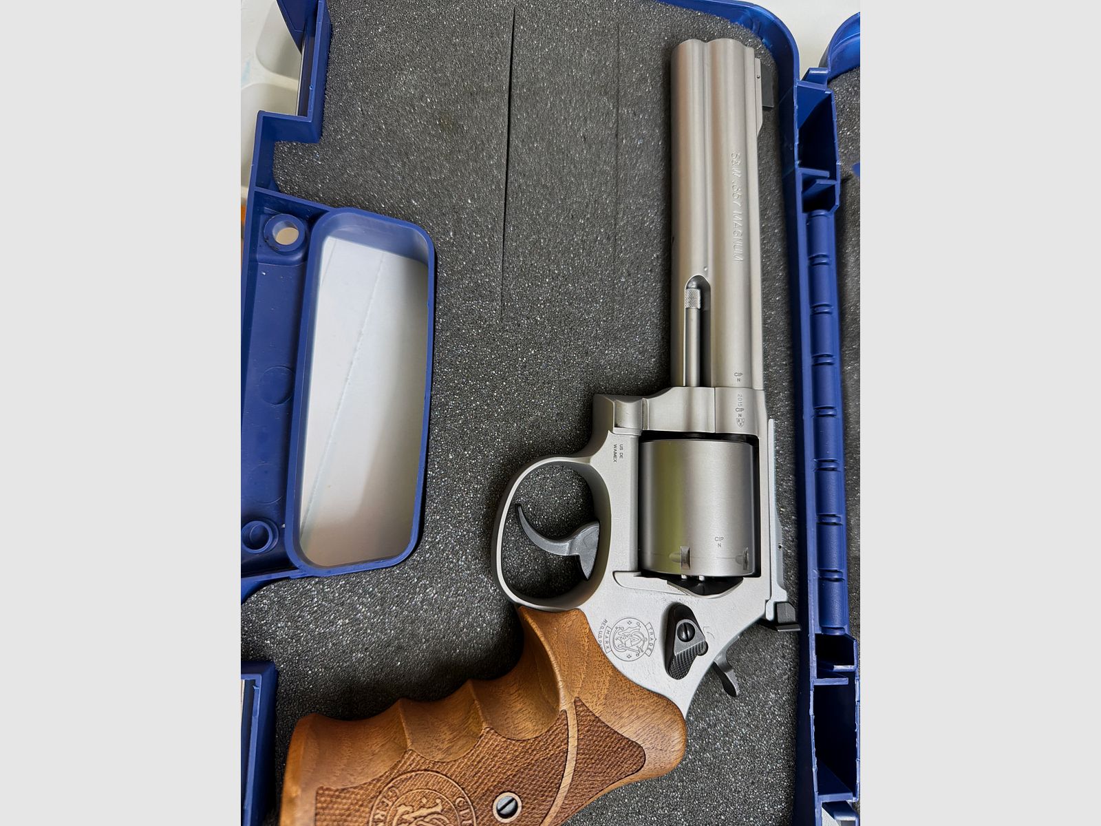 Colt  Smith & Wesson 357 Magnum international 