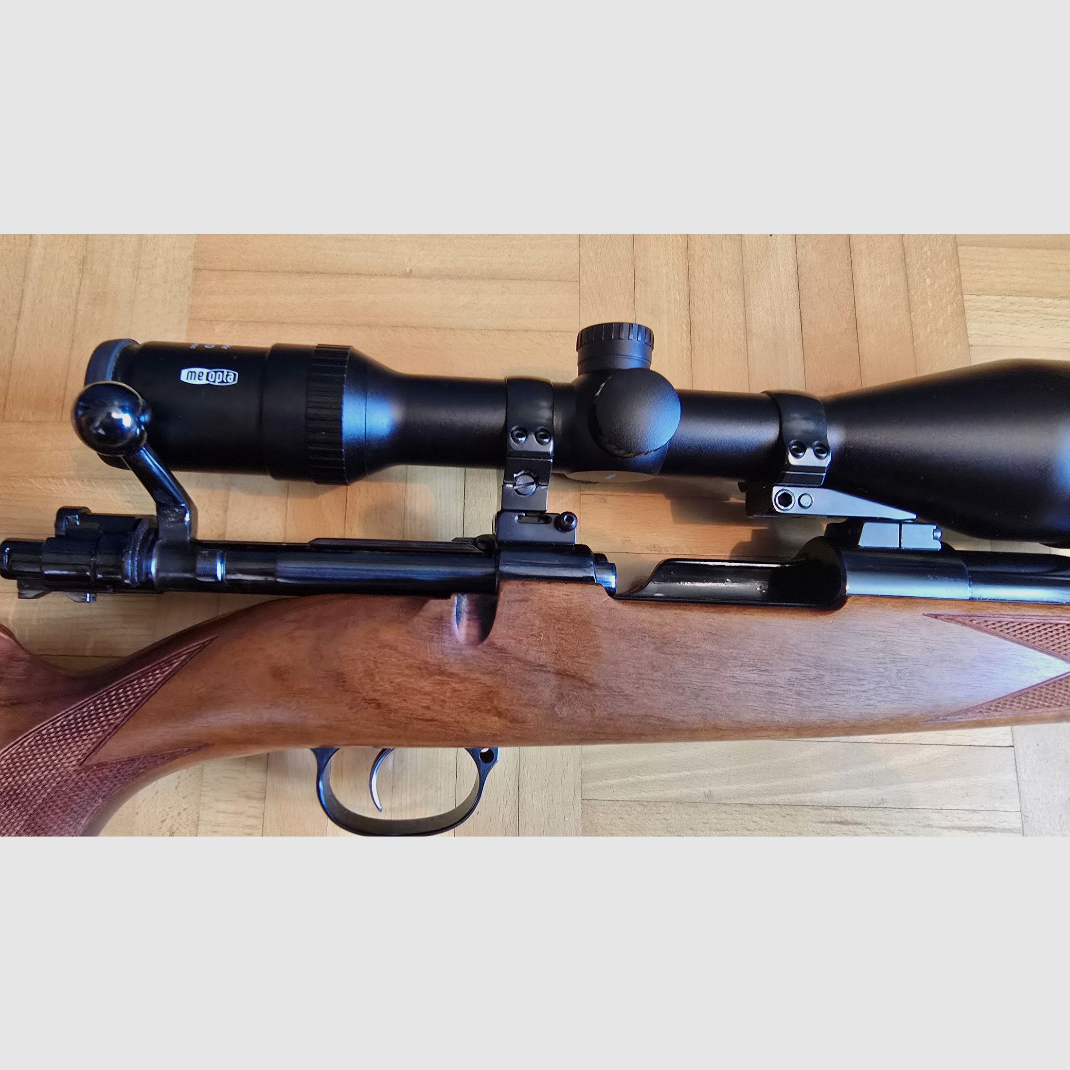 Repetierbüchse "Forest Favorit" mit Holzschaft .30-06 inkl. Optik Meostar R1r, neuwertig 