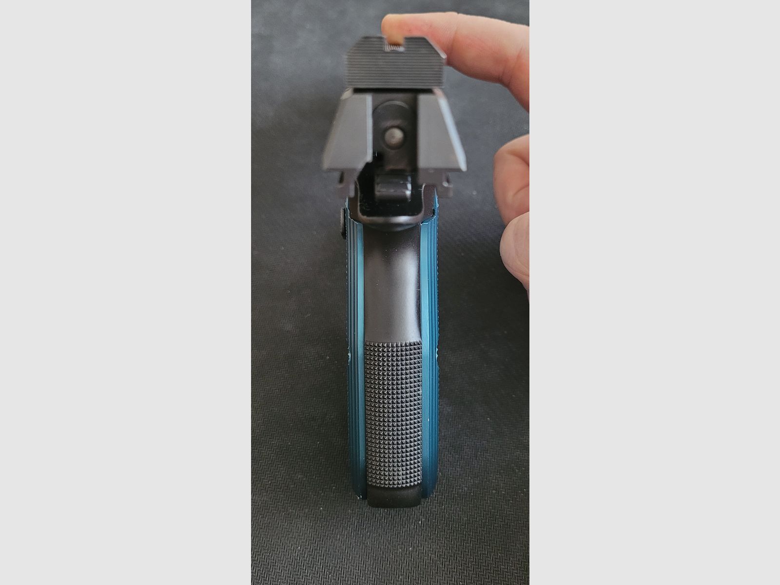 Neue CZ Shadow 2 Griffschalen- LokGrips Palm Swell Ridgebacks- Color-Fill