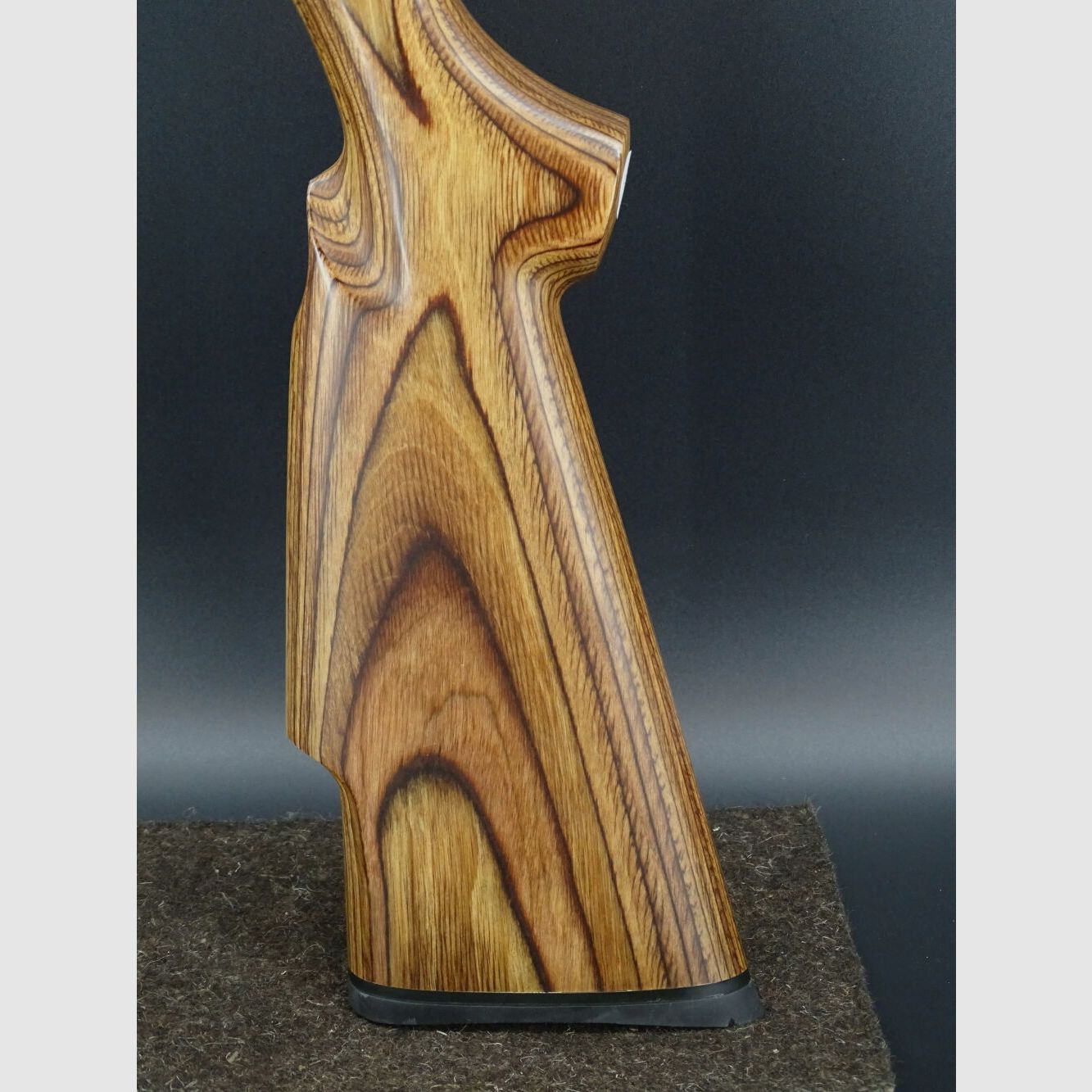 Zastava met matchloop gelamineerde kolf kaliber .300 Win Mag matchgeweer uit 2011