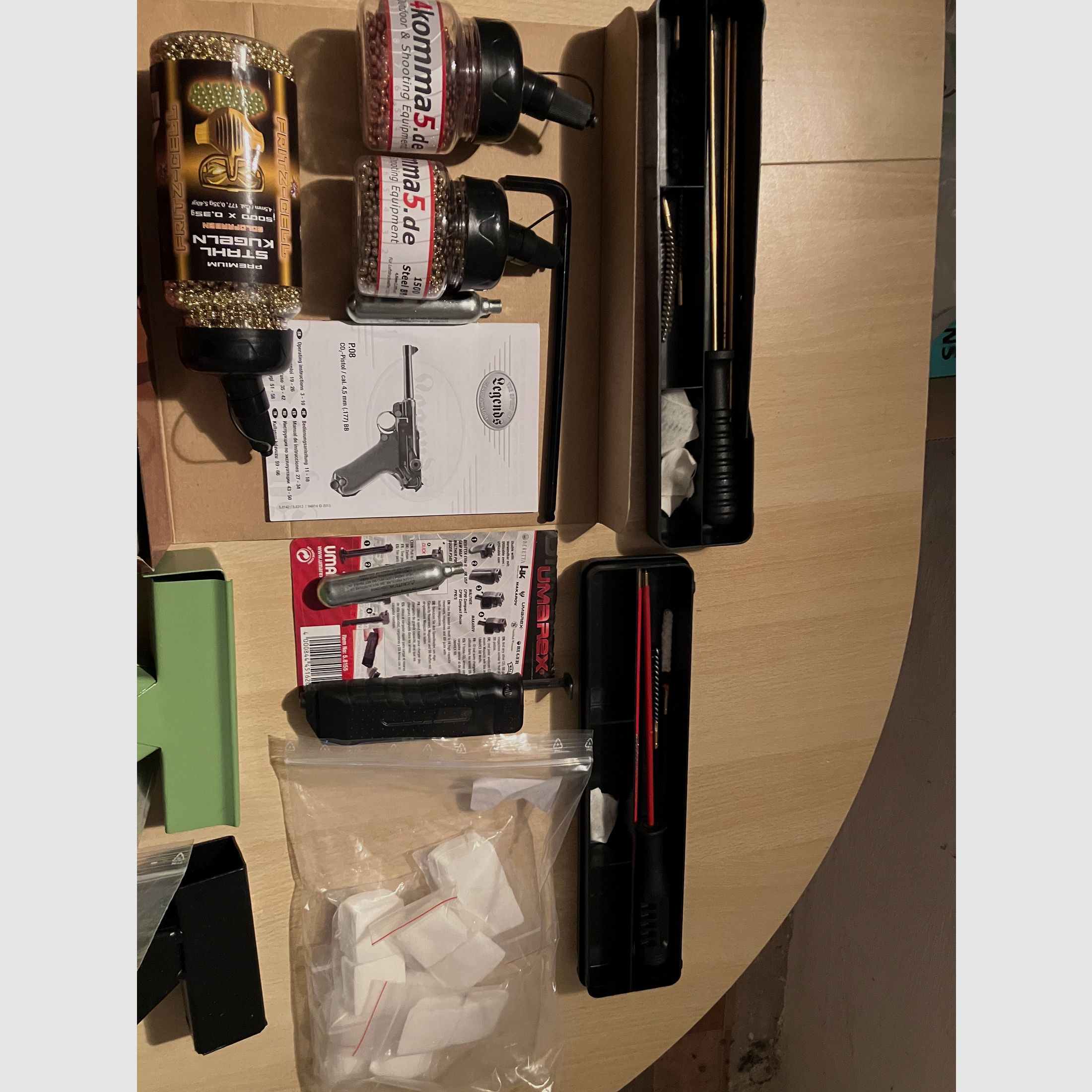 Luger P08 4.5mm Blowback z wyposażeniem