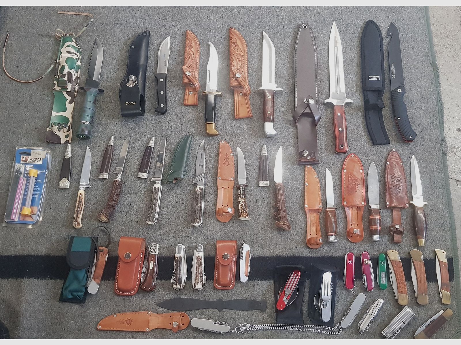 Konvolut Sammlung Messer Dolch Seitengewehr Bajonette Bowie Jagt Nicker Taschenmesser Buck  Schweizer Trachtenmesser usw..ab 5€