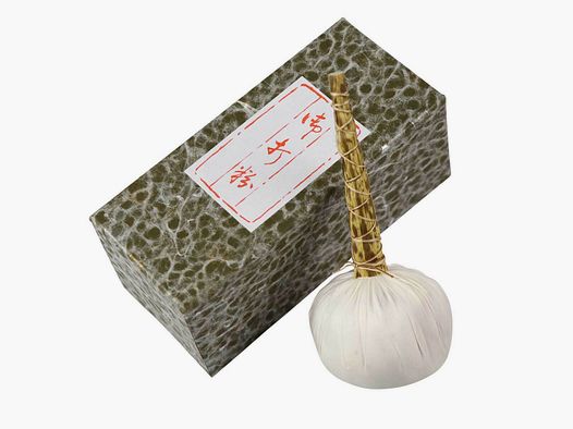 Uchiko aus Japan groe Quaste mit Uchigumori Pulver