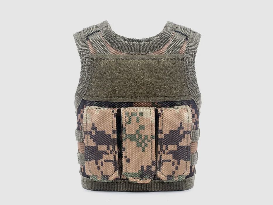 Mini Tactical Schutzweste mit Fronttaschen für Bierflasche / Weinflasche / Thermosflasche - Digital-Woodland