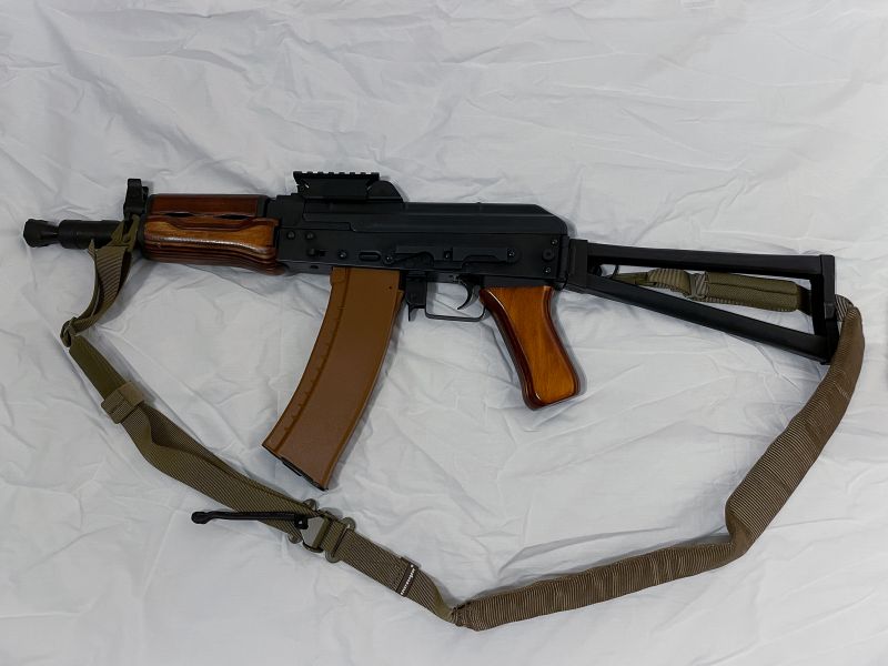 Airsoft Komplettpaket LCT AKS-74UN Upgrade Version 1,6 Joule S-AEG Echtholz