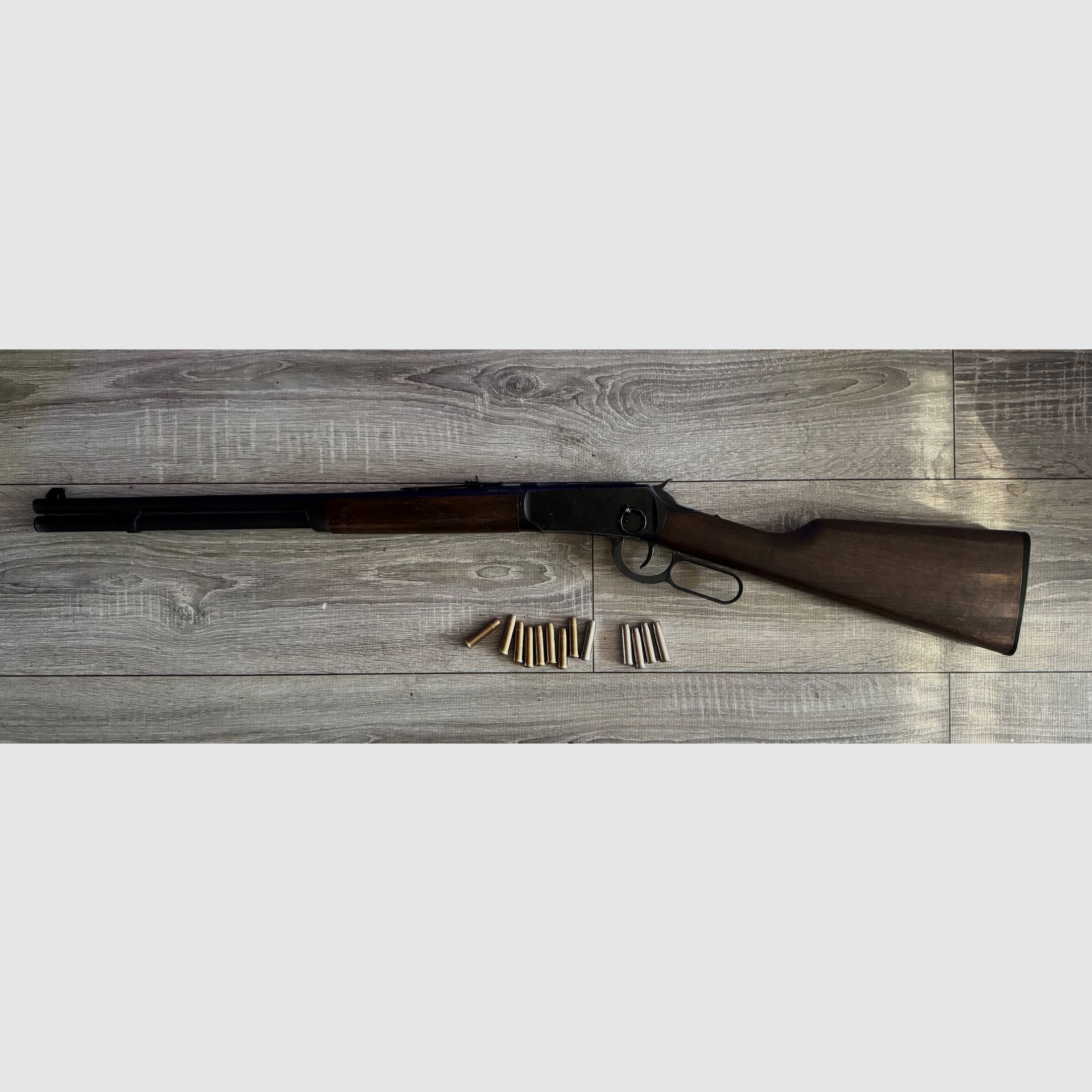 Umarex Legends Cowboy Rifle 4,5 mm bois véritable – État impeccable, fraîchement nettoyé, énorme ensemble incluant des douilles, des Hornets et des fléchettes (VB)