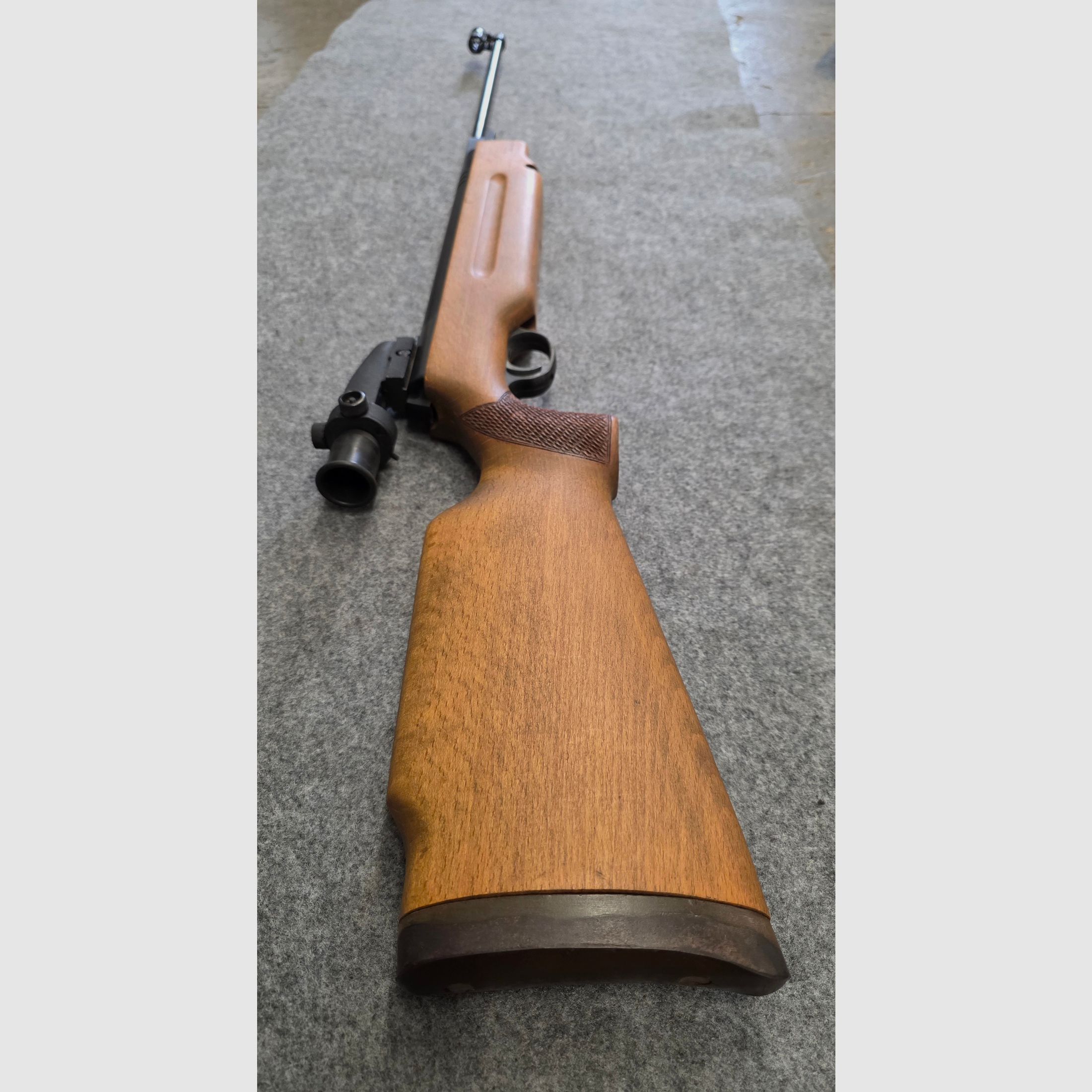 W kolbie Mod. 311 karabinu powietrznego Knicker Haenel 303-8 Super w doskonałym stanie (nieprzerabiany!) z diopterem