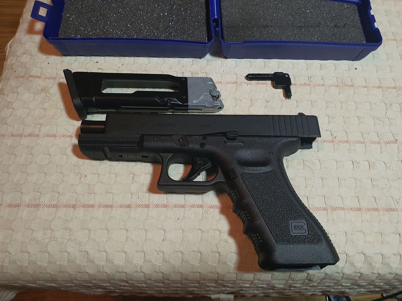 Glock 17 4.5mm Blowback BB CO2