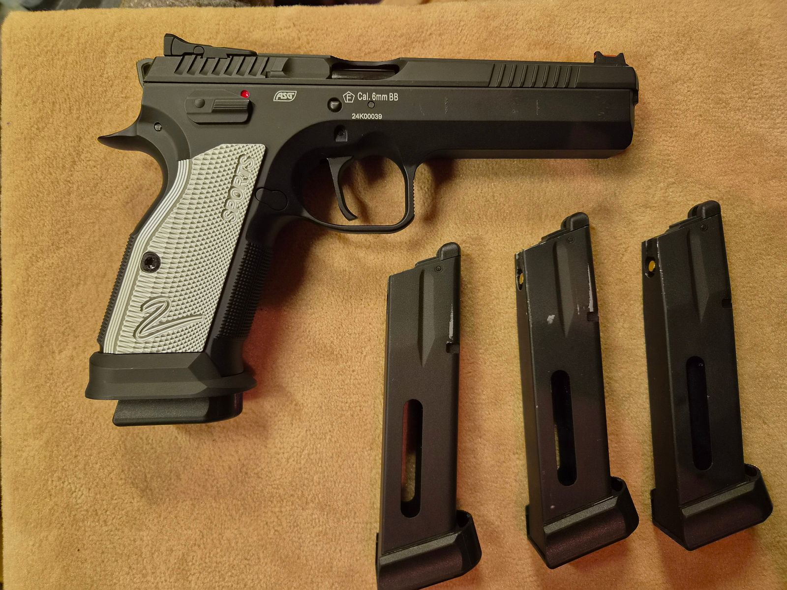 ASG CZ TS2 CO2 GBB 4 magazine like new, immagine 1 di 4