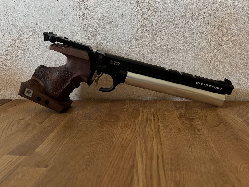 fünfschüssige Steyr LP 50 Matchluftpistole