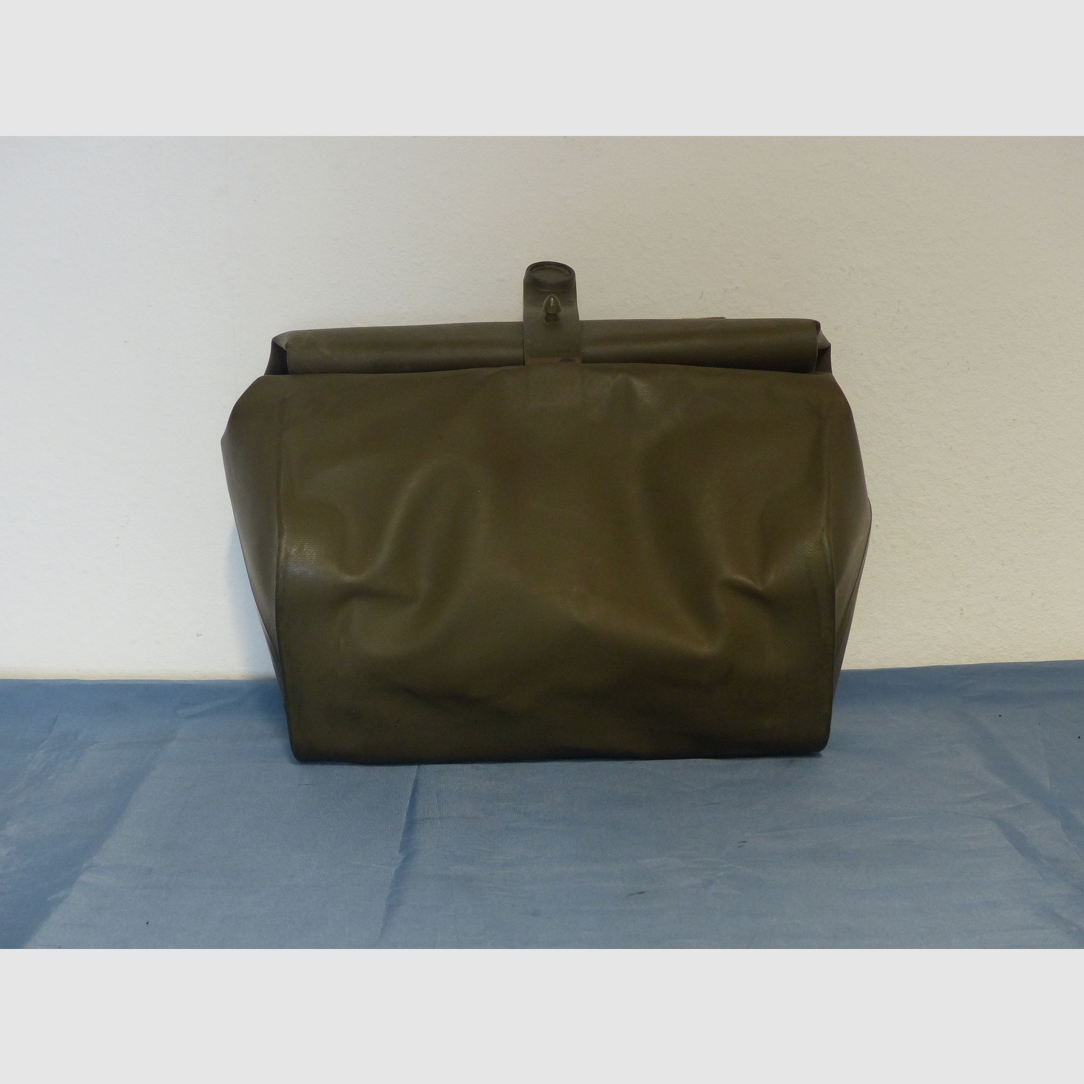 Bundeswehr ABC protection equipment transport bag, gas mask 2 filters and accessories BW 70s