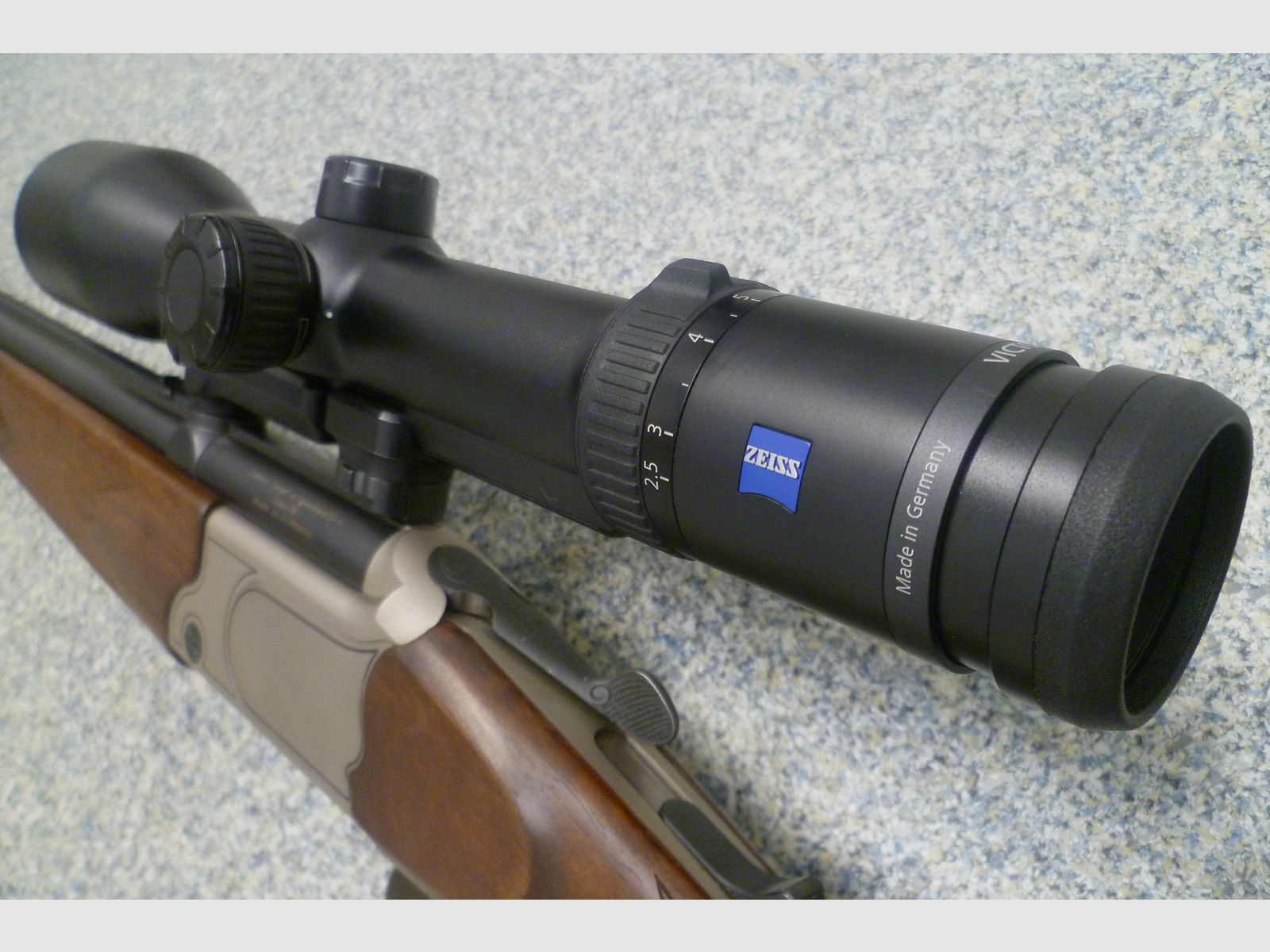Escopeta de doble cañón Simson 20/76 y .30R Blaser con Zeiss Victoty HT