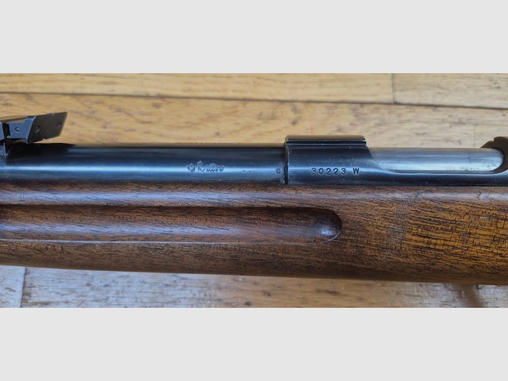Sehr schöne Trainingsbüchse Walther Sport Modell V – Zeit des Dritten Reichs – Vor-Kriegswaffen 1937/1938 – Wahrscheinlich weniger als 38.000 Exemplare produziert – Holz in TBE++ – Ausgezeichnete Mechanik – Wunderschöner Lauf mit sehr schönen Zügen – TBE++, Bild 32 von 36