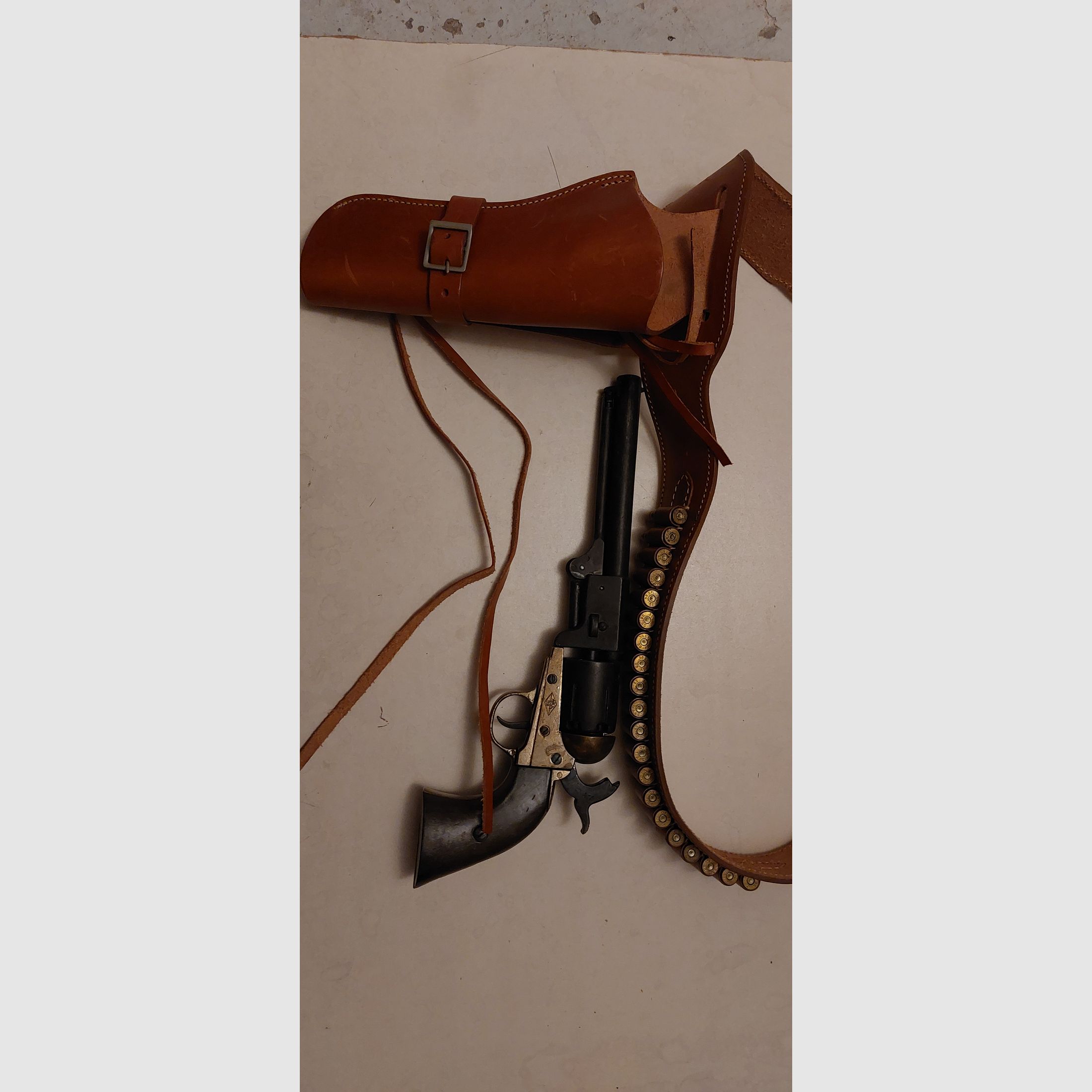 Westerncolt mit Holster und Dekopatronen