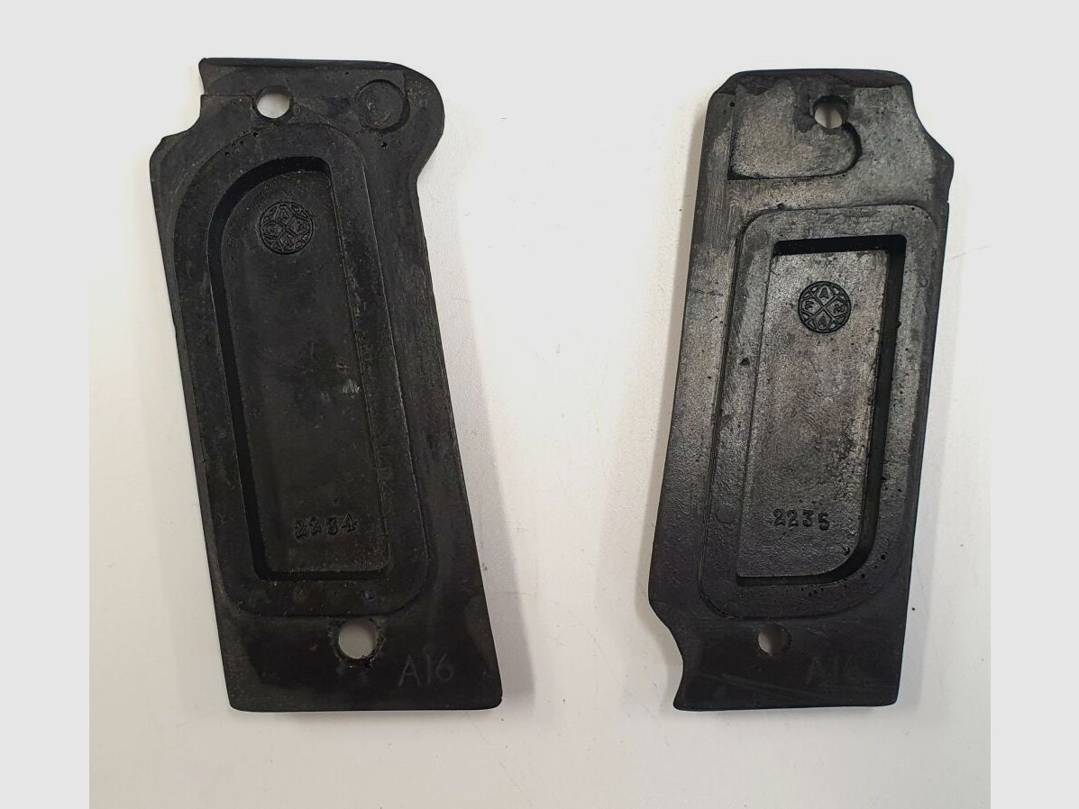 Poignées Astra pour R.E. Astra 400 militaire espagnol, noires, d'occasion