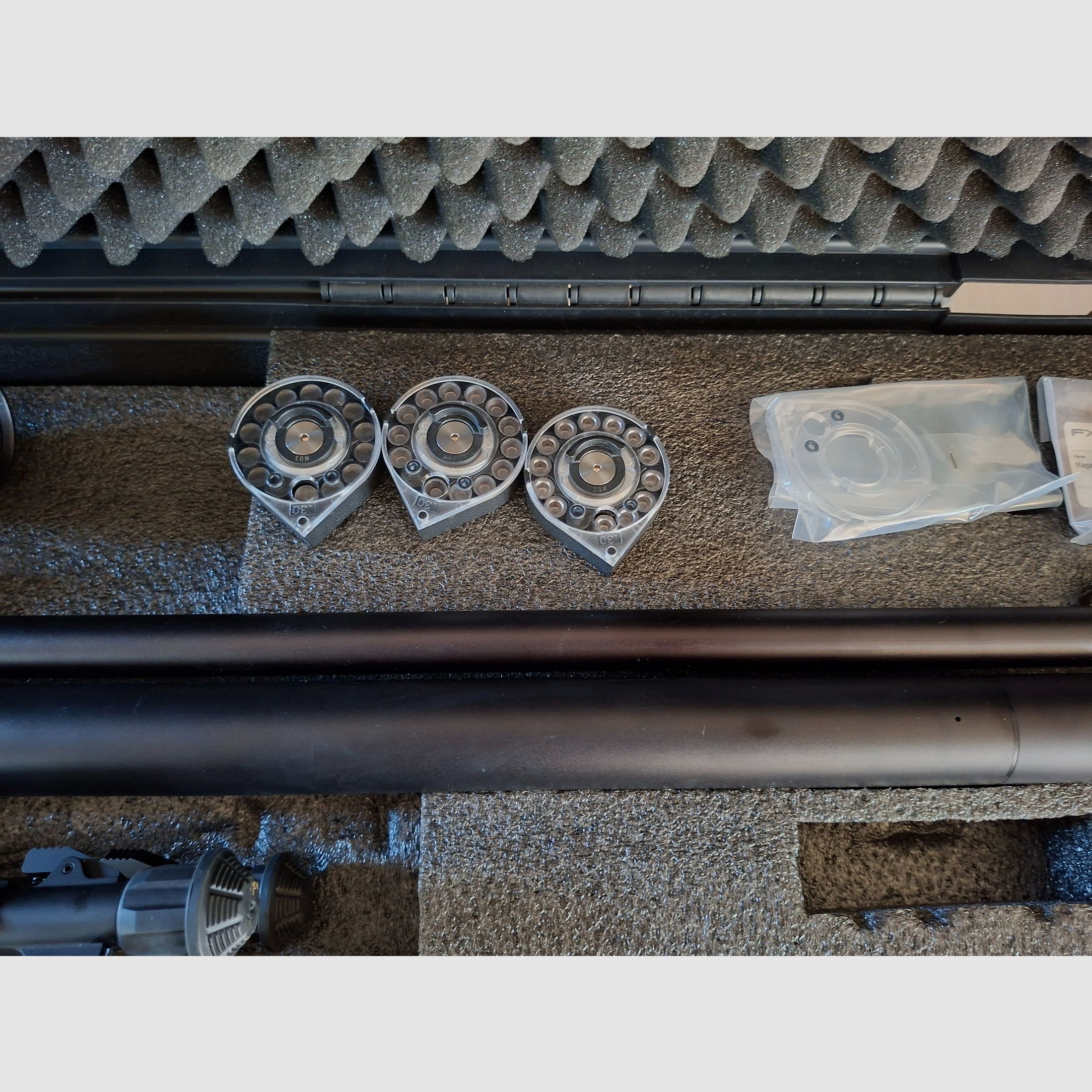 FX Dreamline Tactical with folding stock - Cal. 7.62 mm and lots of accessories.