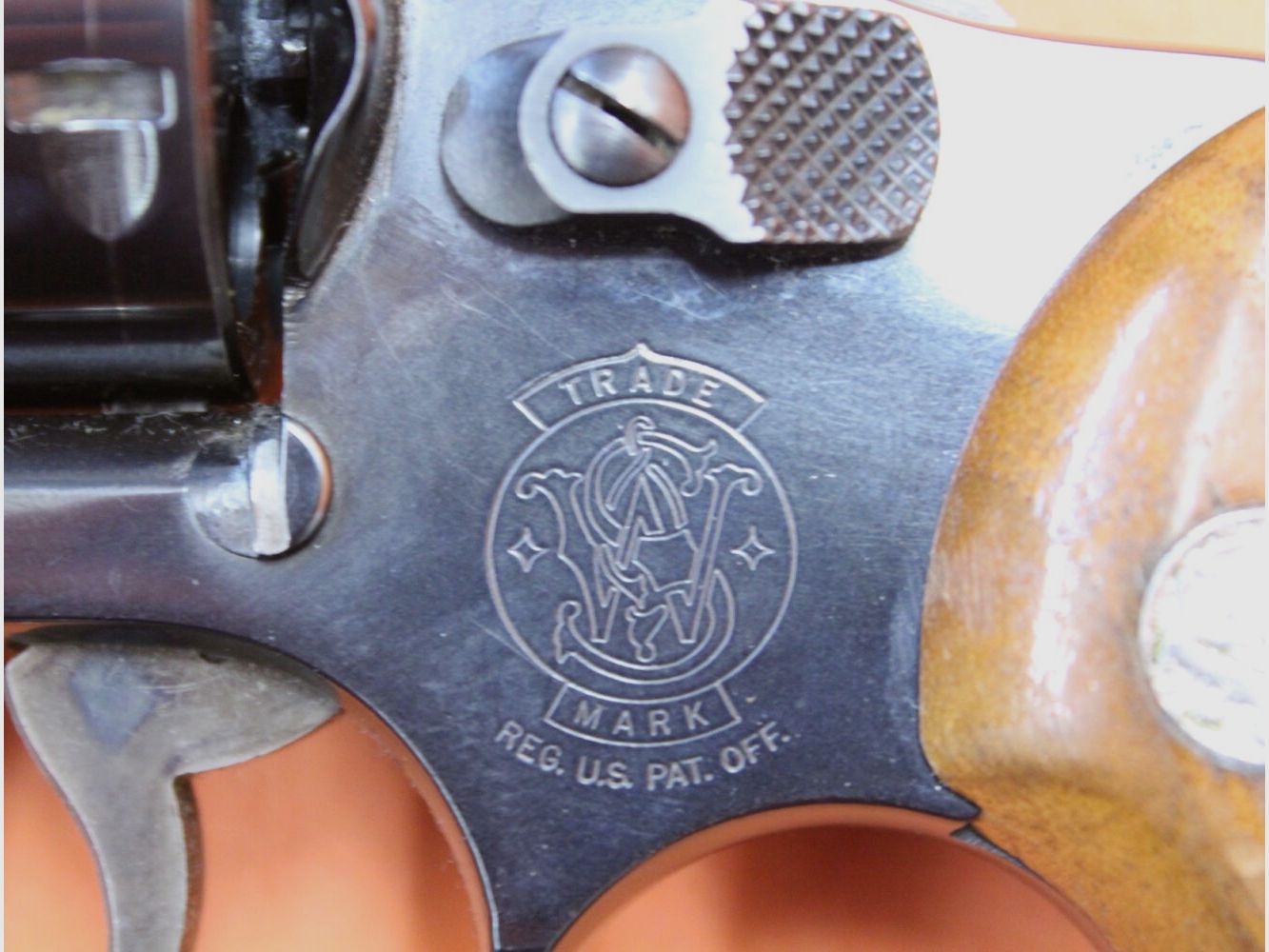 Smith & Wesson Revolver .38Special Smith&Wesson/ S&W 36 brüniert, 1 7/8" Lauf/ Holzgriffschalen Gebrauchtwaffe