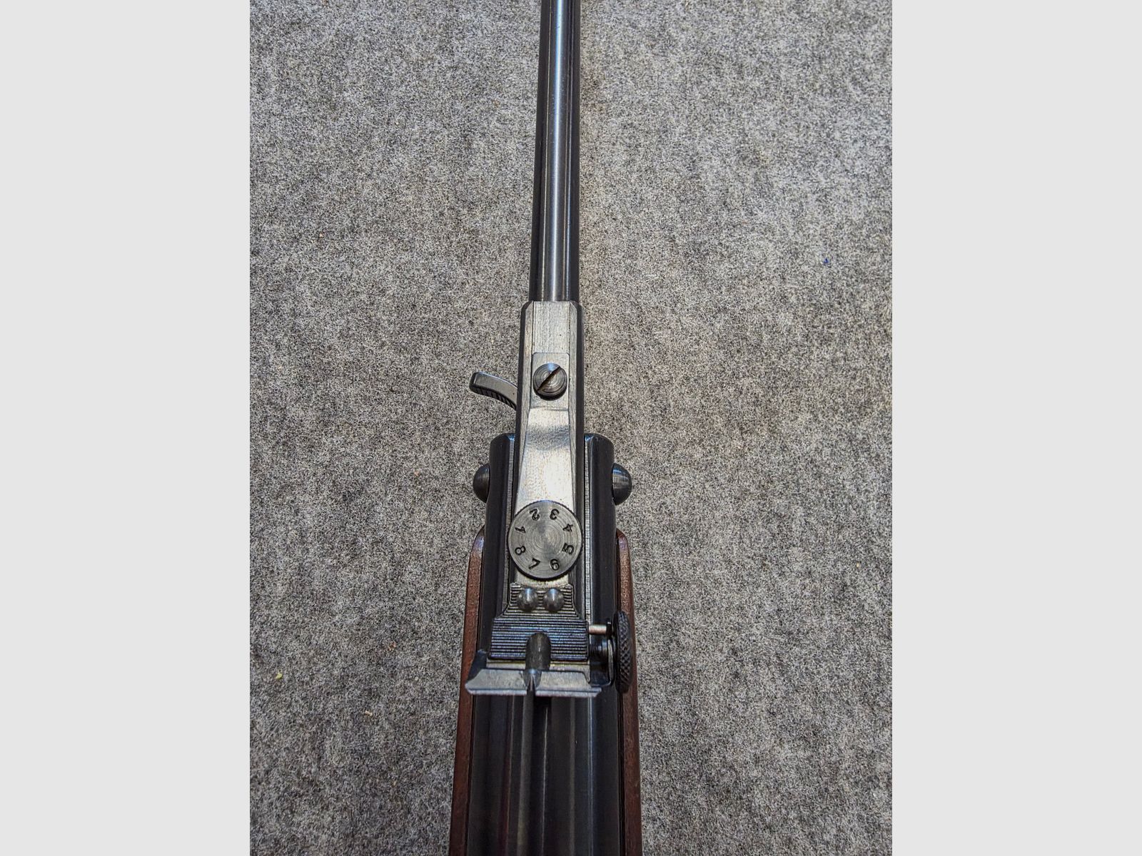Weihrauch HW 35 z 1970 r. z oznaczeniem F, karabinek łamany, wiatrówka kaliber 4,5 mm HW35