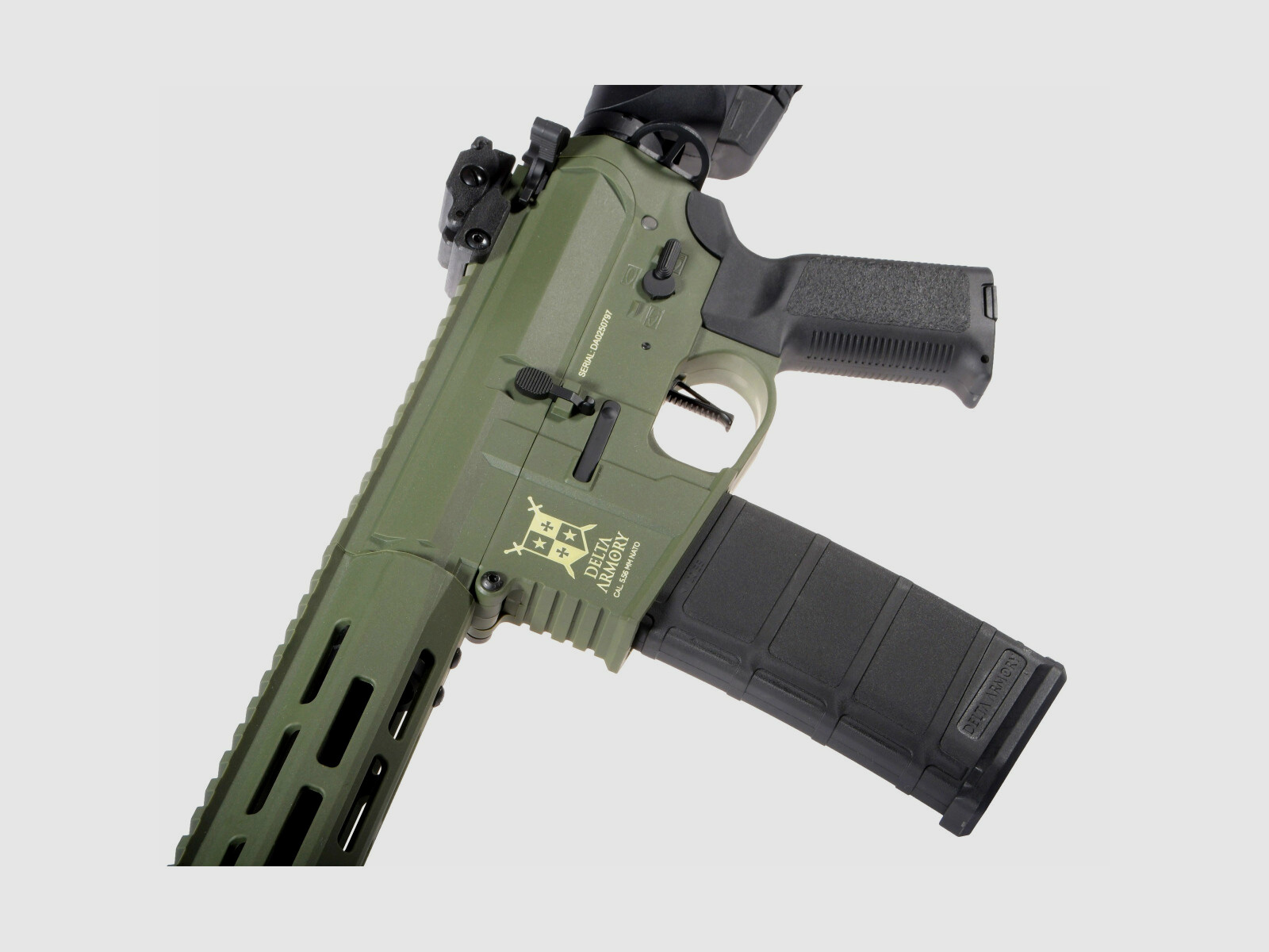M4 AR15 M-LOK 8 Zoll CHARLIE Oliv S-AEG Airsoft Gewehr Frei ab 18 Jahren | Delta Armory