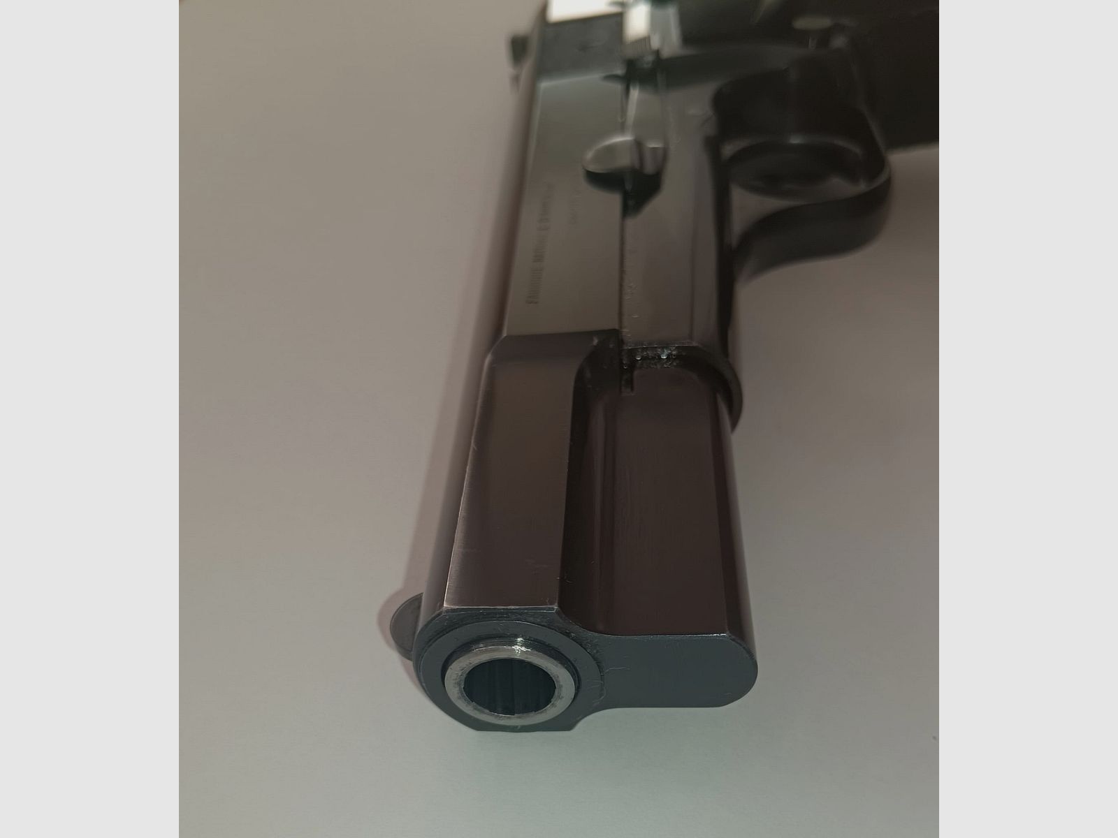 Pistola FN Browning HP 9mm con due caricatori