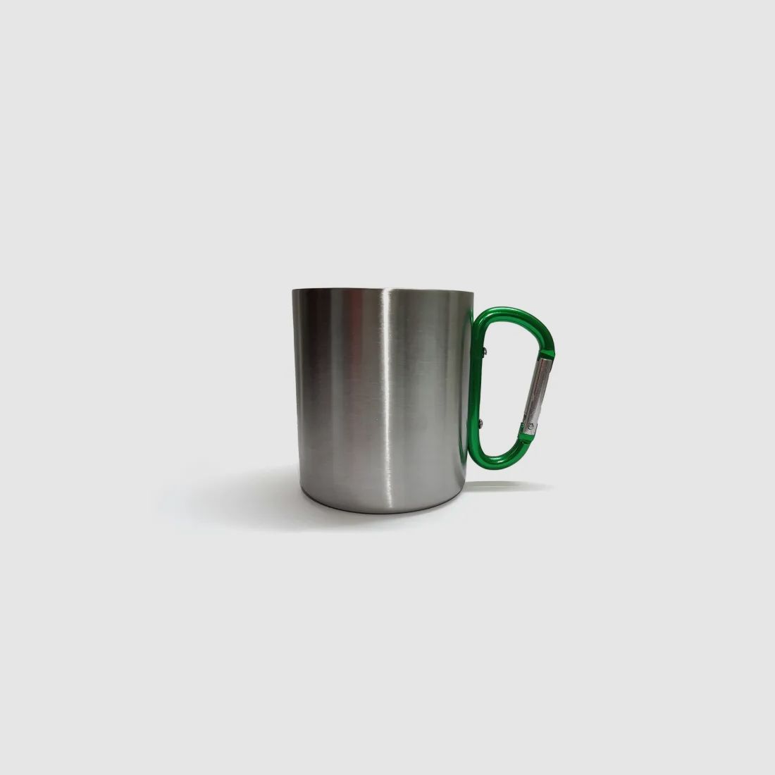 Double-walled stainless steel mug with green carabiner handle