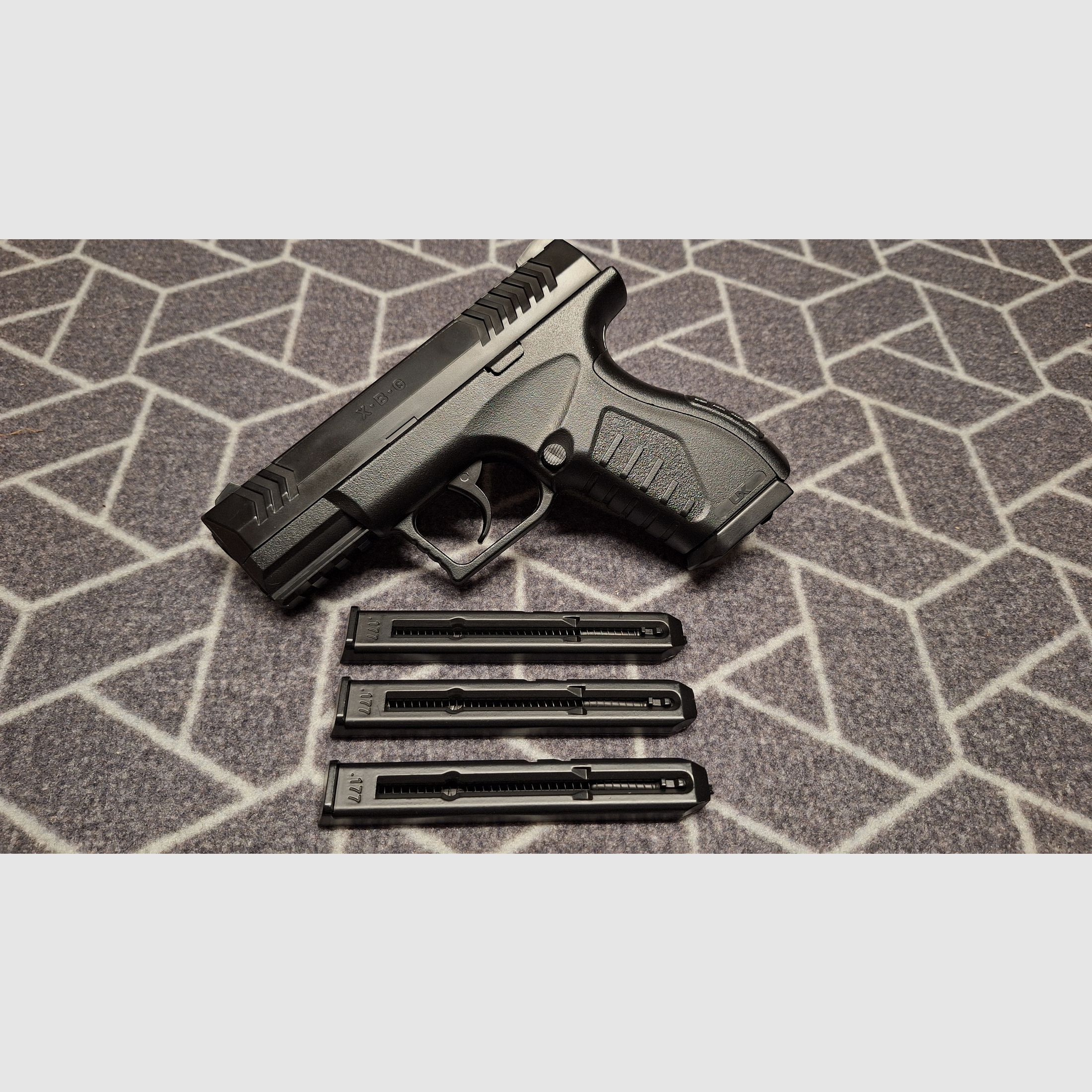 Umarex XBG - 4,5 mm Stahl BB Co2-Pistole 3x Magazine!