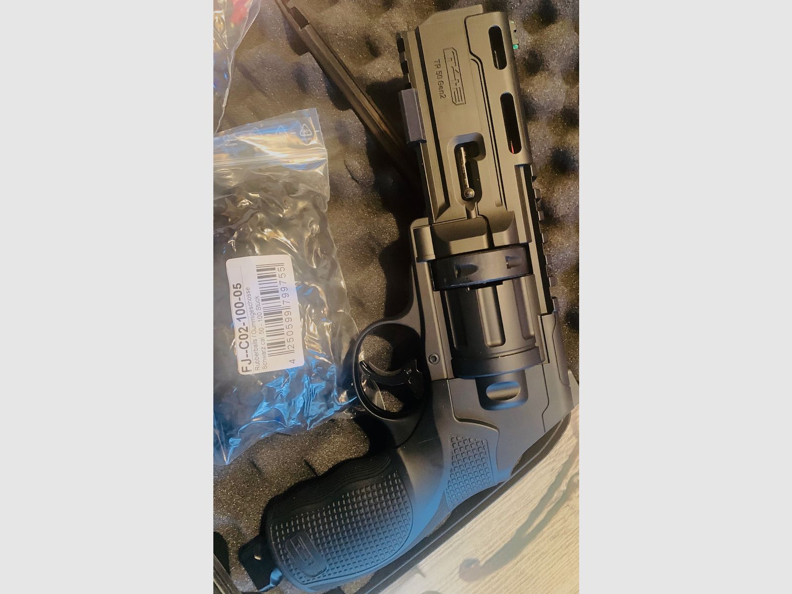 Taktischer Revolver TR 68 Gen.2 7,5 Joule, CO2 Kapseln-Technik/Arrows-Pfeile mit Halterung