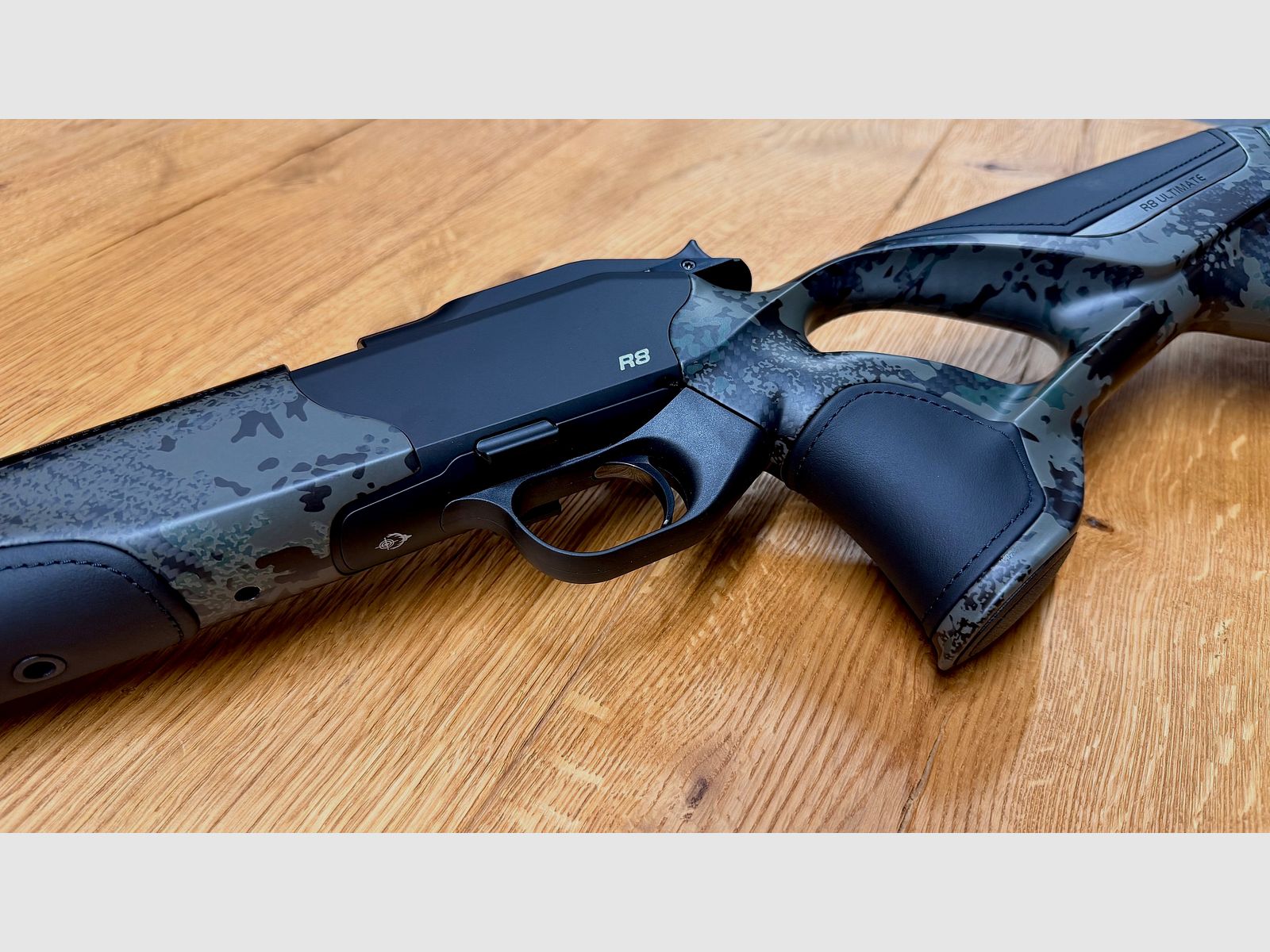Blaser R8 Ultimate Carbon Huntec Camo arma completa / calibre seleccionable / logo plateado / Semi Weight