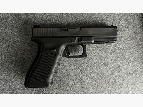 Glock 22 Gen4 in caliber .40 S&W - Like new from first hand