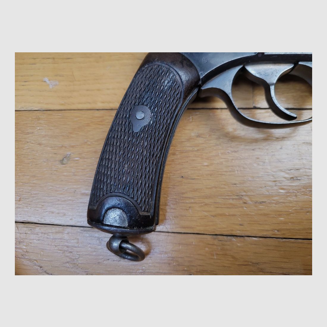 Bellissimo revolver regolamentare 1892 – Comune ma mitico – Apice del revolver Made in France – Calibro 8mm92 – Arma del 1902 riqualificata in Belgio – TBE, immagine 3 di 22