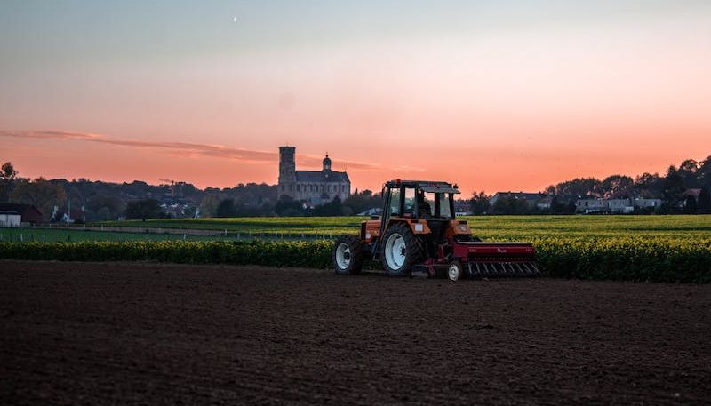 Rolnicy powinni aktywnie wspierać ratowanie młodych zwierząt.