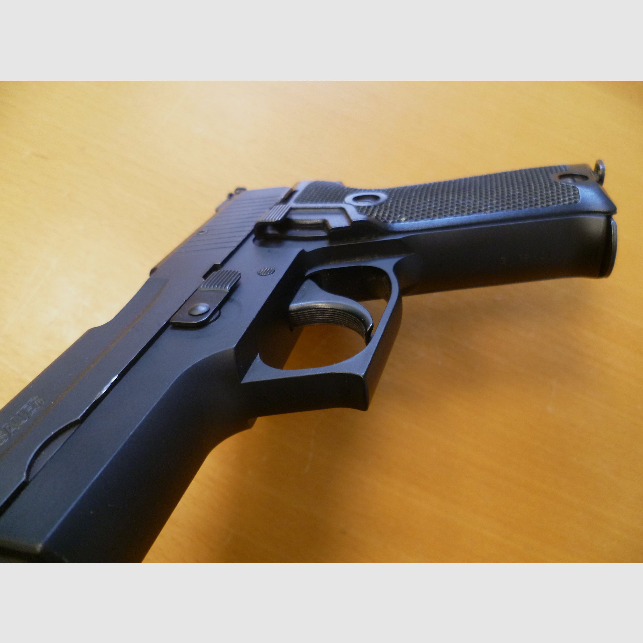 Pistole SIG Sauer P220 9mm Luger