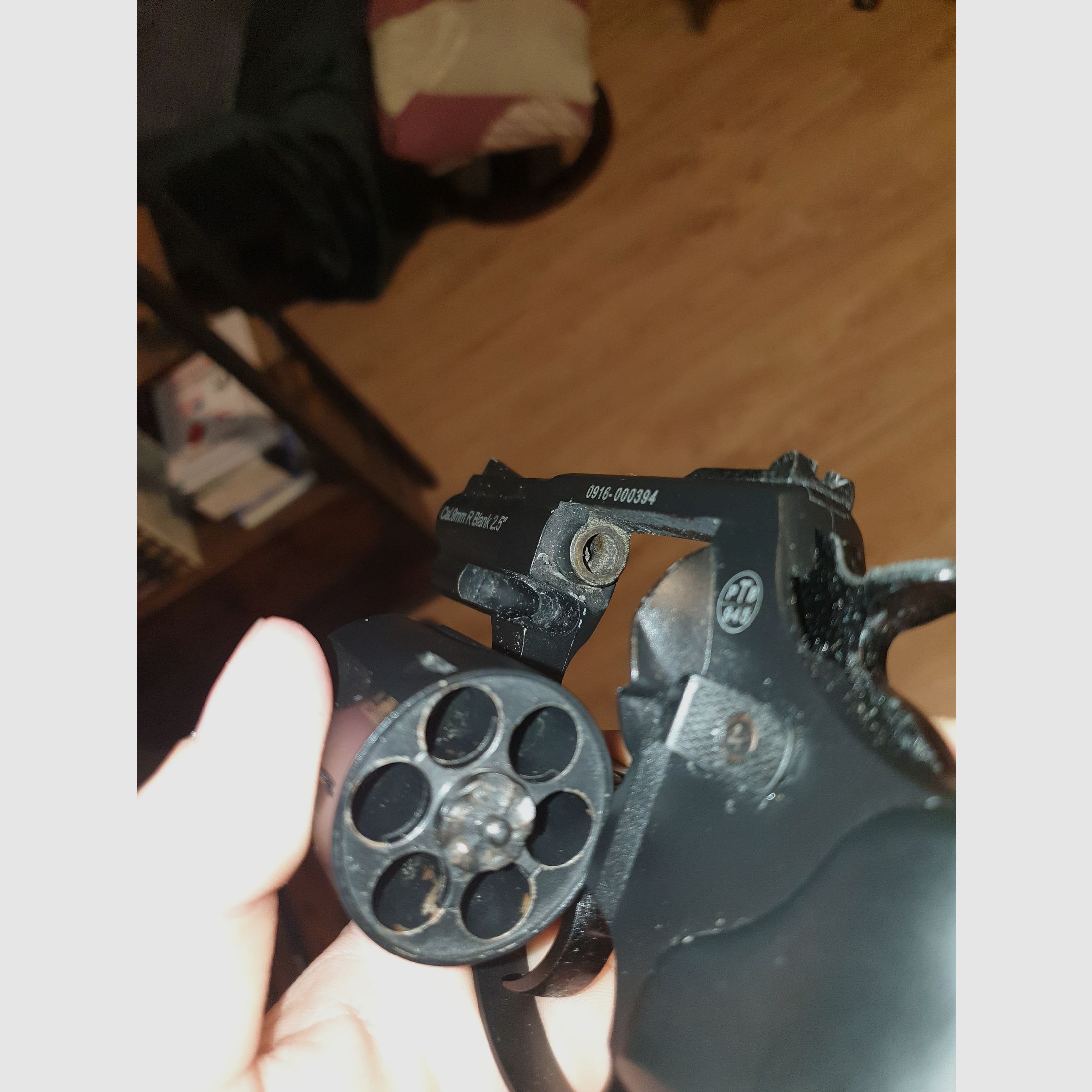 Zoraki R1 2,5 inch revolwer alarmowy - oksydowany 9mm pak, zdjęcie 5 z 6