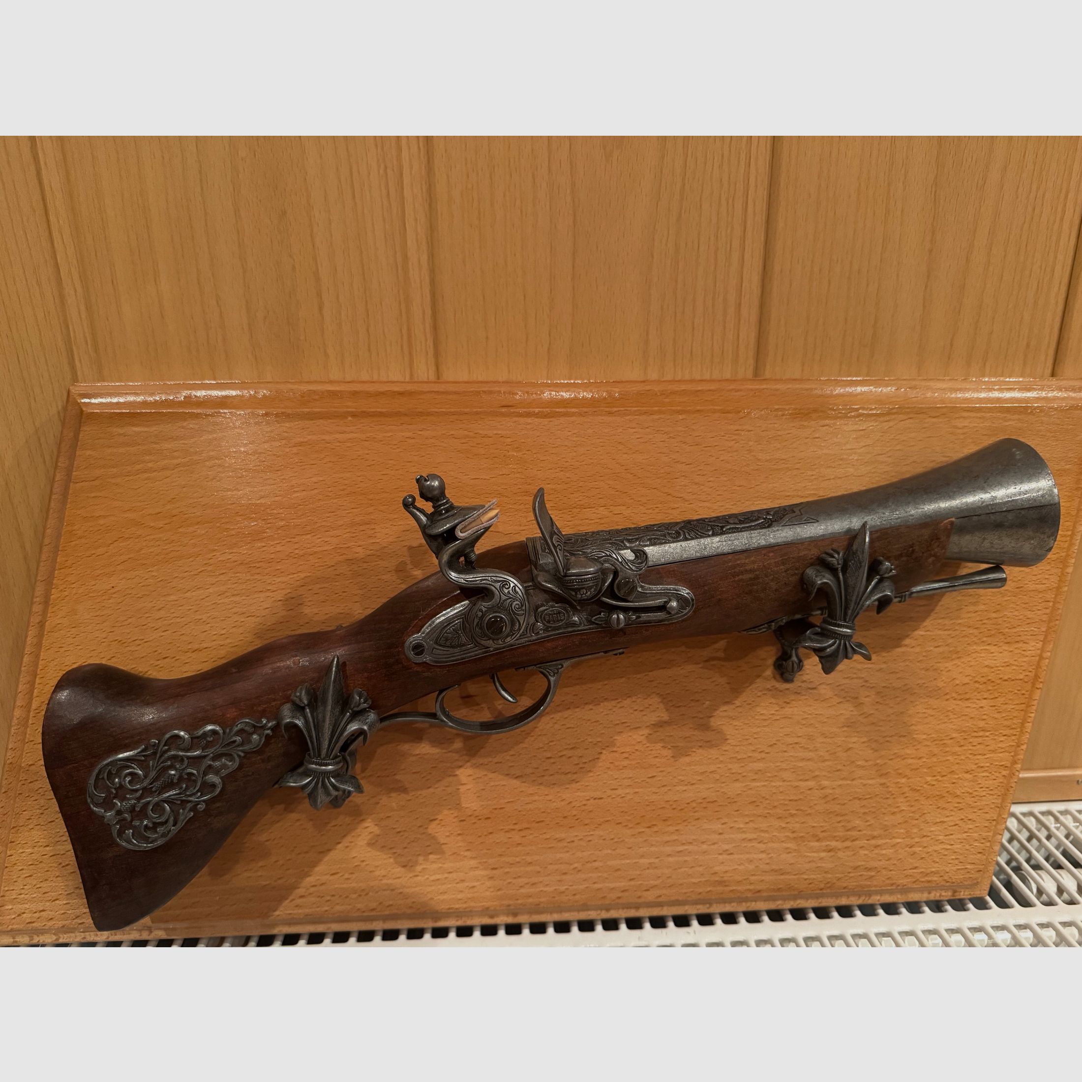 flintlock pistols, image 3 of 6
