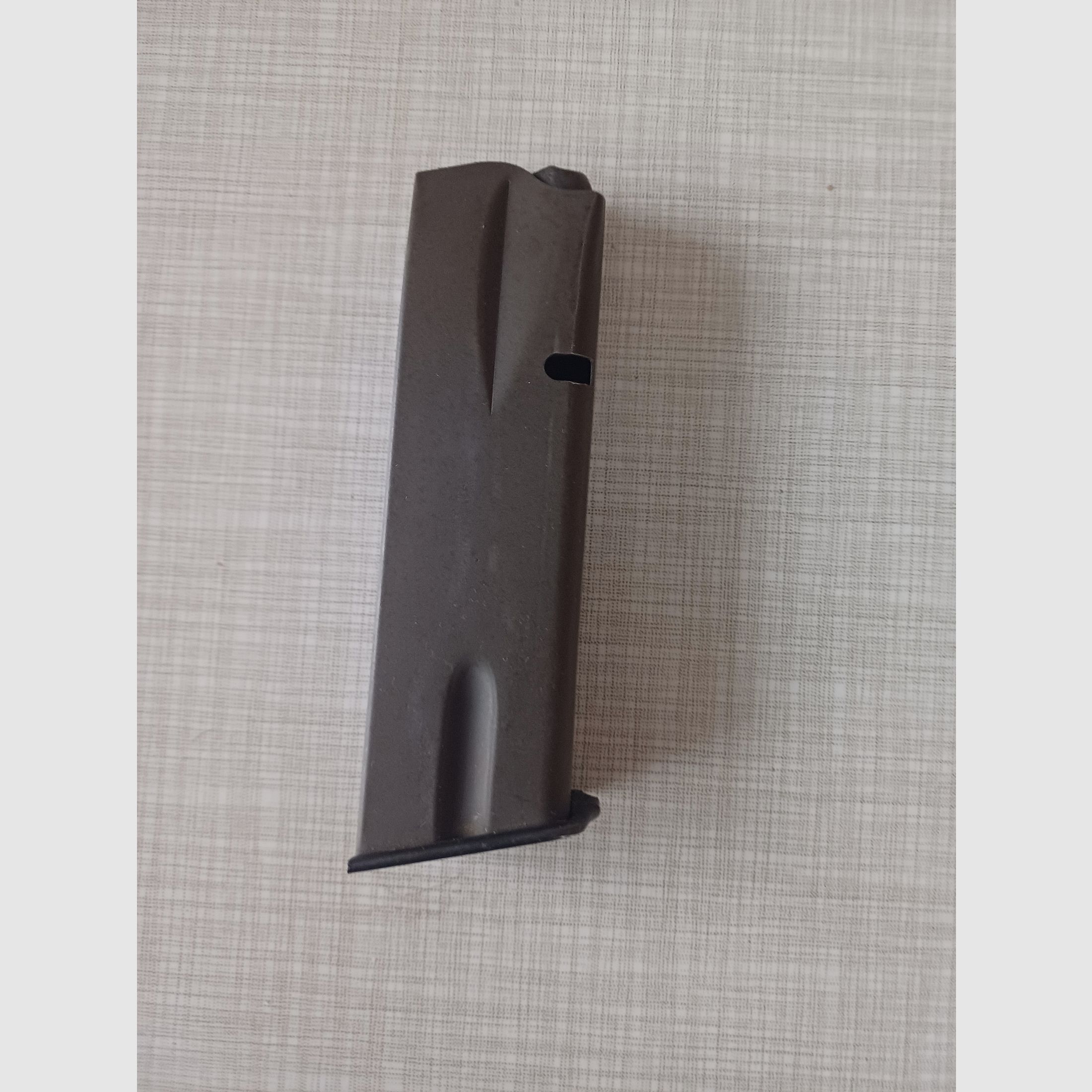 Pistolet hongrois 9mmLuger similaire au FN High Power, image 2 sur 3