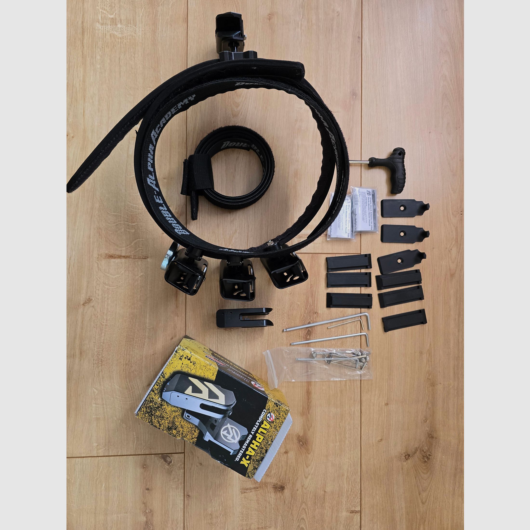 Double Alpha-X mit Gürtel, Magazinen und Adapter