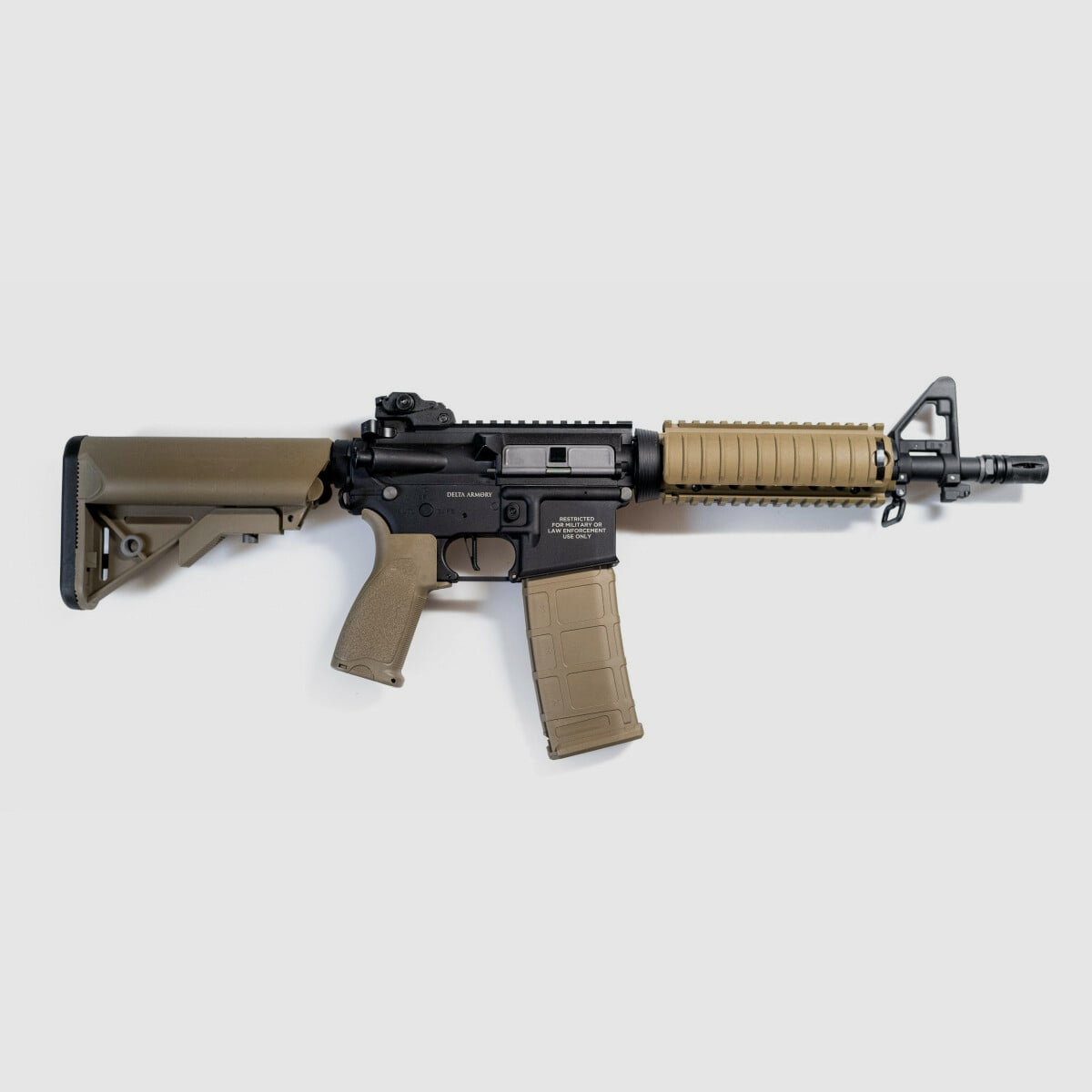 AR15 CQB-R BRAVO EAGLE ETU Delta Armory Tan/Noir S-AEG Fusil Airsoft Libre à partir de 18 Ans