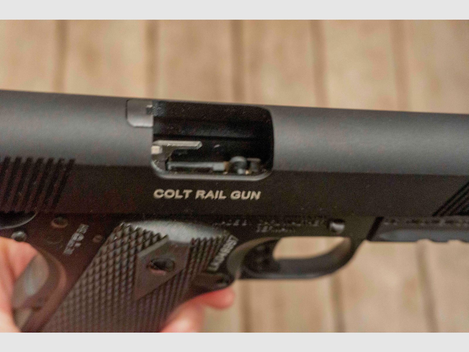 Pistole Colt 1911 Rail Gun Government Modell 22lfB