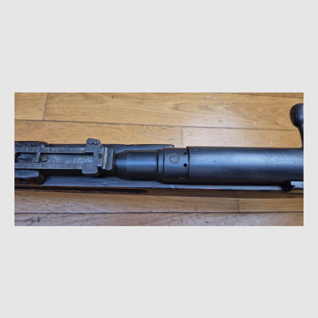 Sehr schönes japanisches Gewehr Arisaka Typ 38 – Originalkaliber 6,5×50 – Arsenal von Kokura Ende 1939 – Thailand-Bestellung von 1940 – Originalbrünierung zu 99% – Mechanik und Lauf sehr gut – Schöne Markierungen – Bajonettanschluss – TBE +, Bild 18 von 34