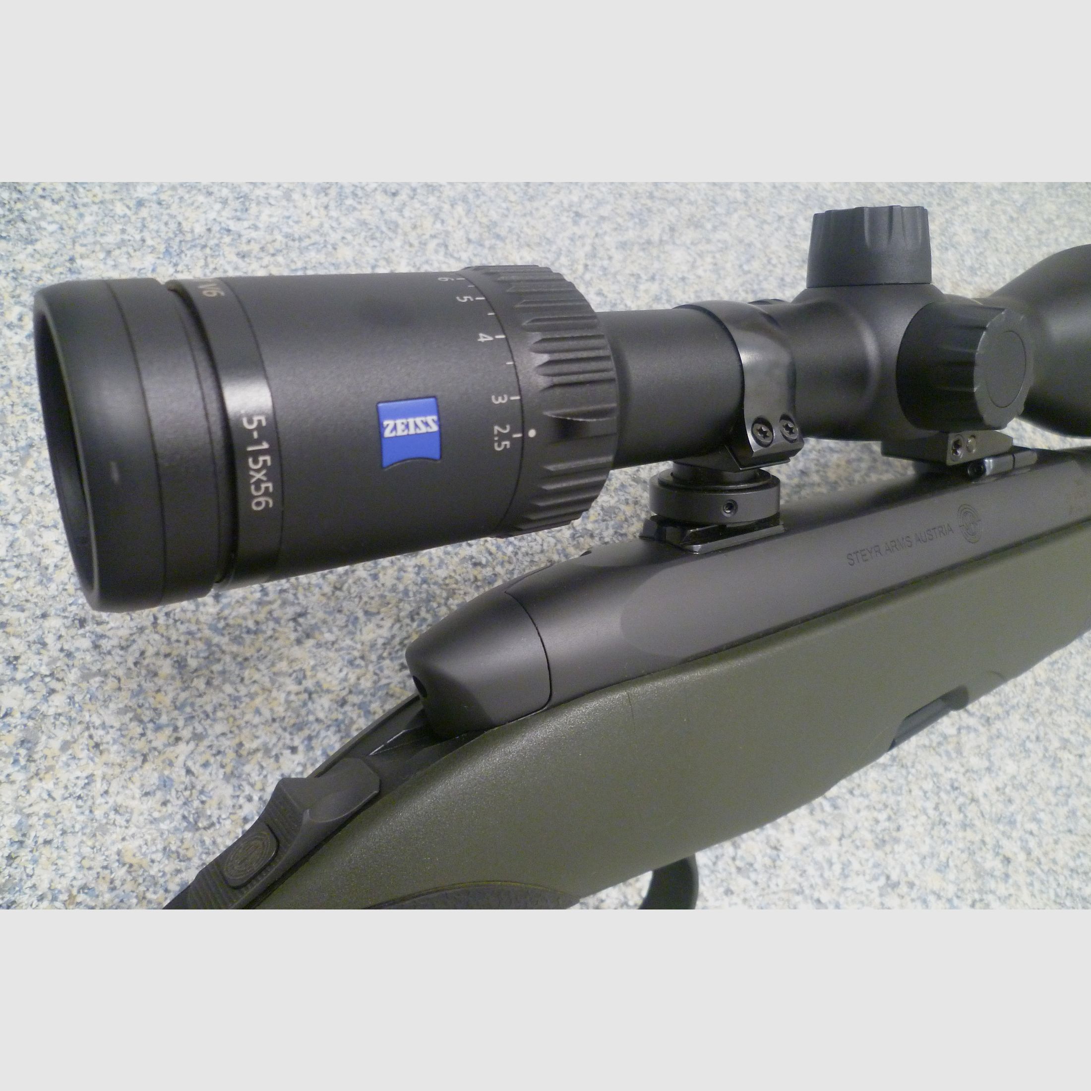 Rifle repetidora Steyr SM 12 .30-06 Spring. Sistema de enlace Zeiss Conquest V6 y SD