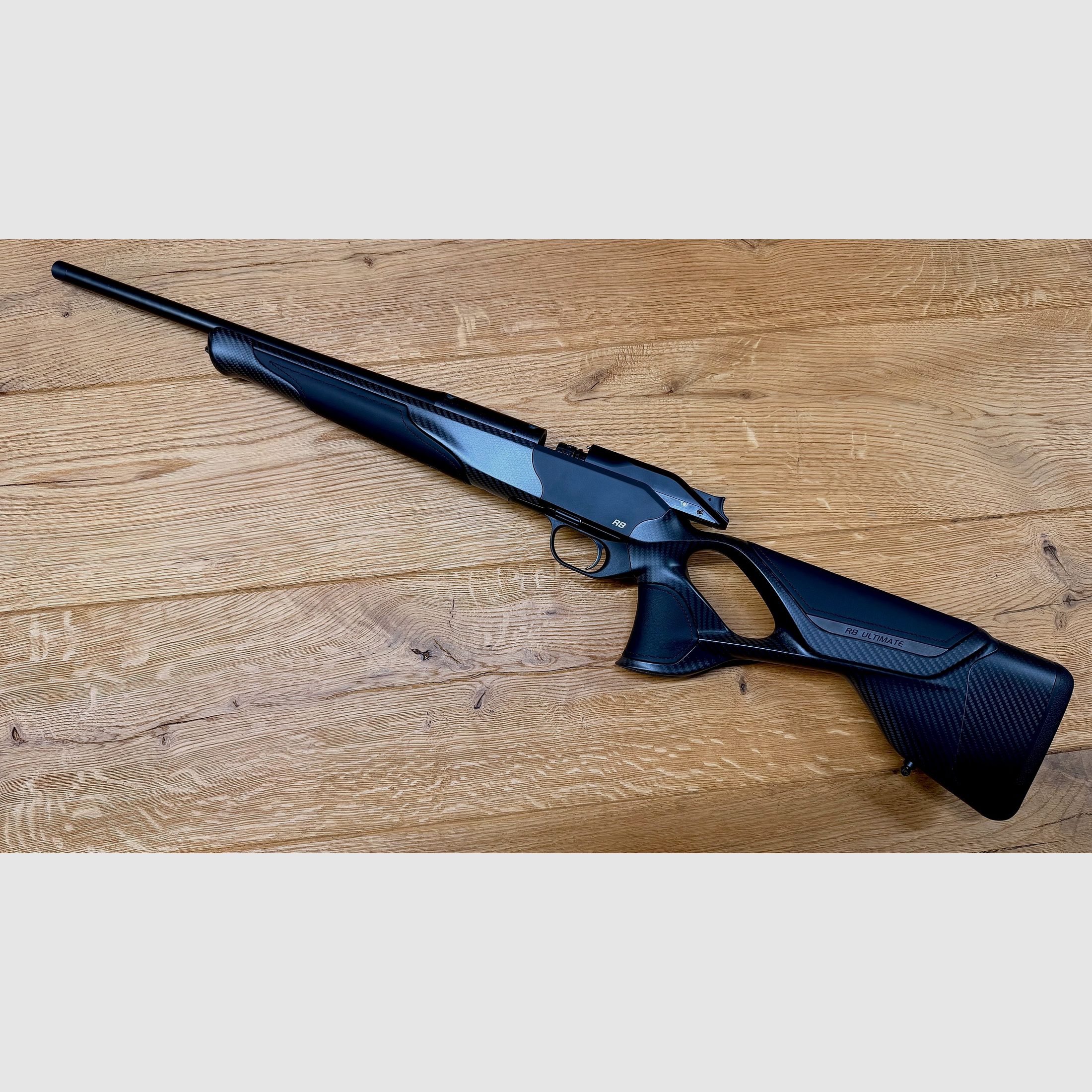 Blaser R8 Ultimate Carbon Leder Komplettwaffe / Kaliber wählbar / Logo silber / Standard Ausführung