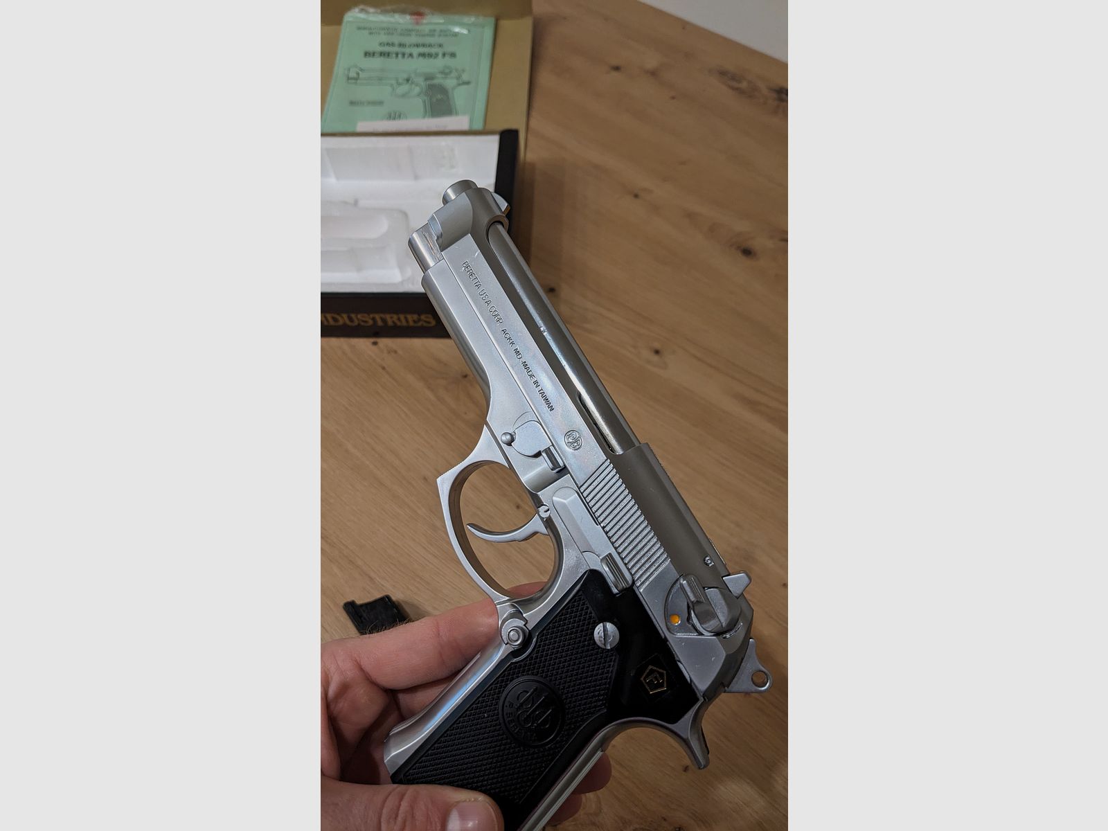Beretta M92 FS / Omega Industries / Gas-Blowback 