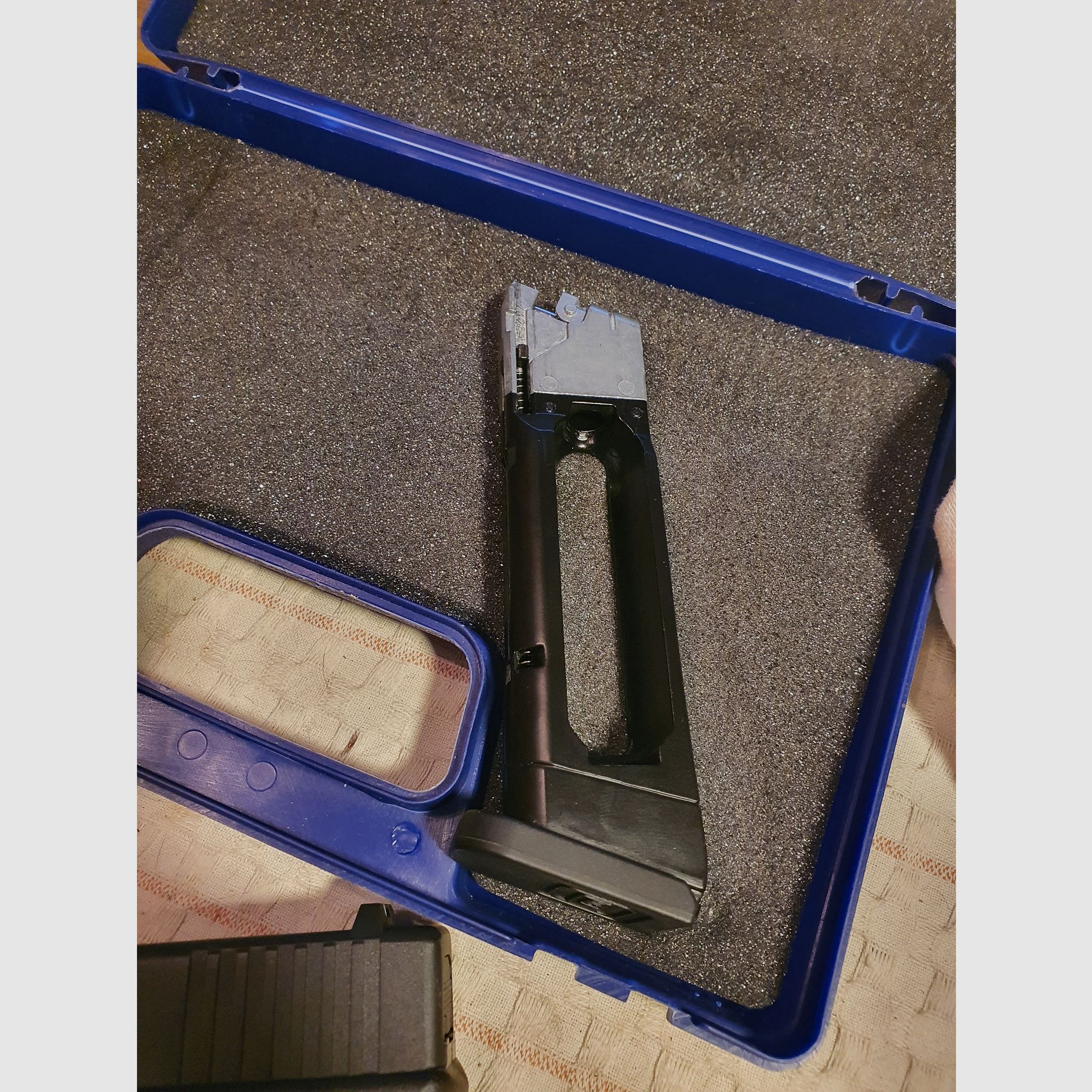 Glock 17 4.5mm Blowback BB CO2