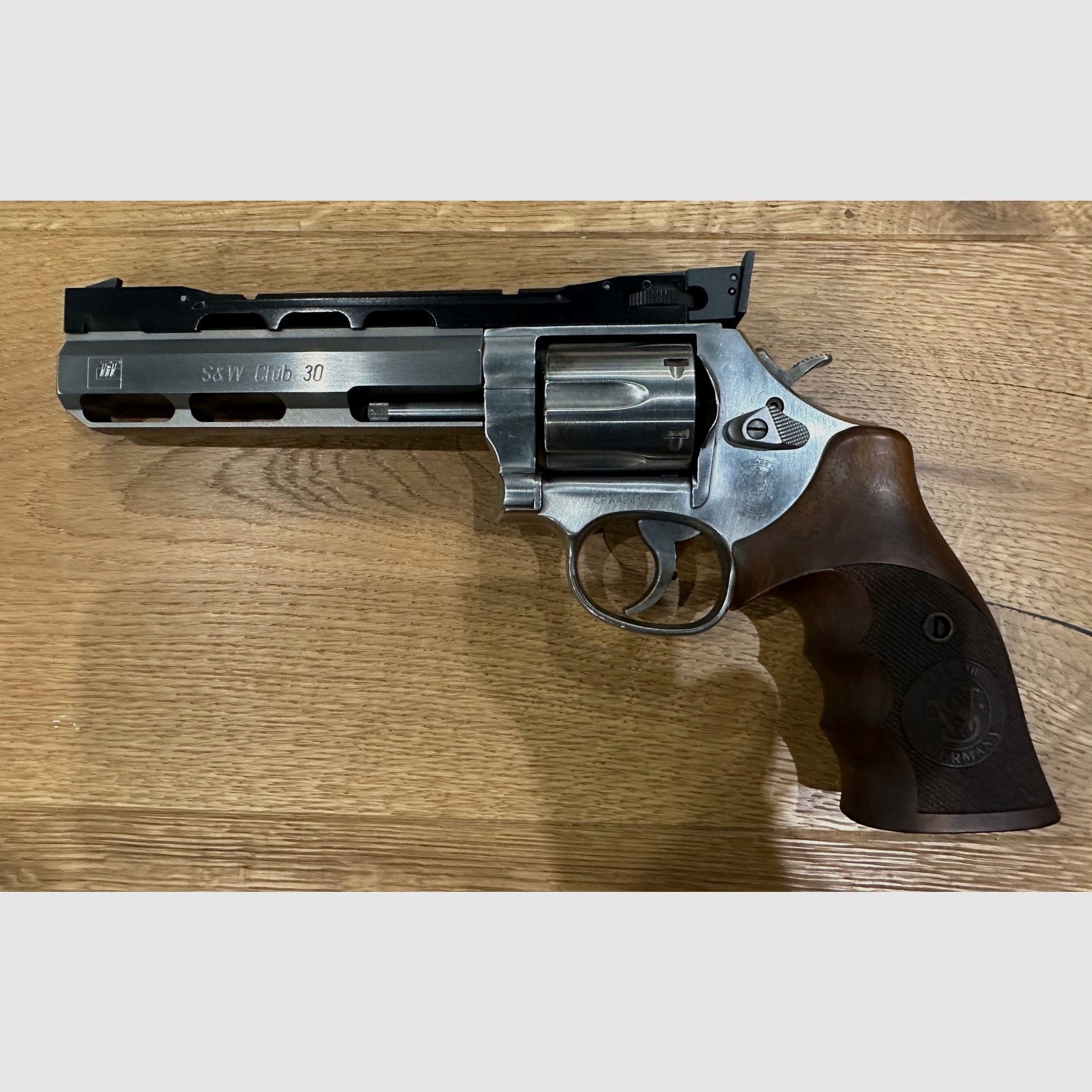 Smith & Wesson Club 30 Competition I