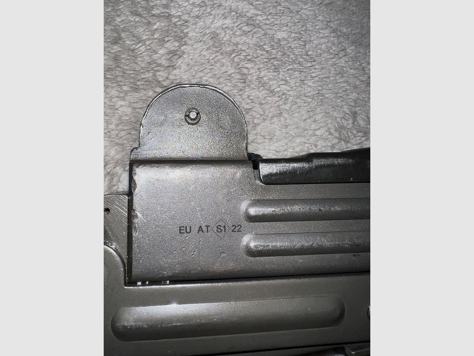 Original IMI Uzi submachine gun – EU deactivated firearm (AT 2022) – Rare Israeli military version with Hebrew stamps & intact folding stock