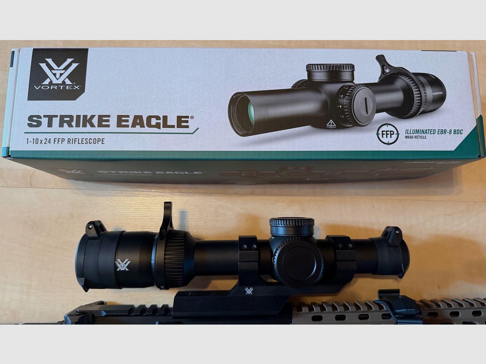 Vortex Strike Eagle 1-10x24 FFP EBR8 BDC MRAD + Vortex scope mount, immagine 3 di 3