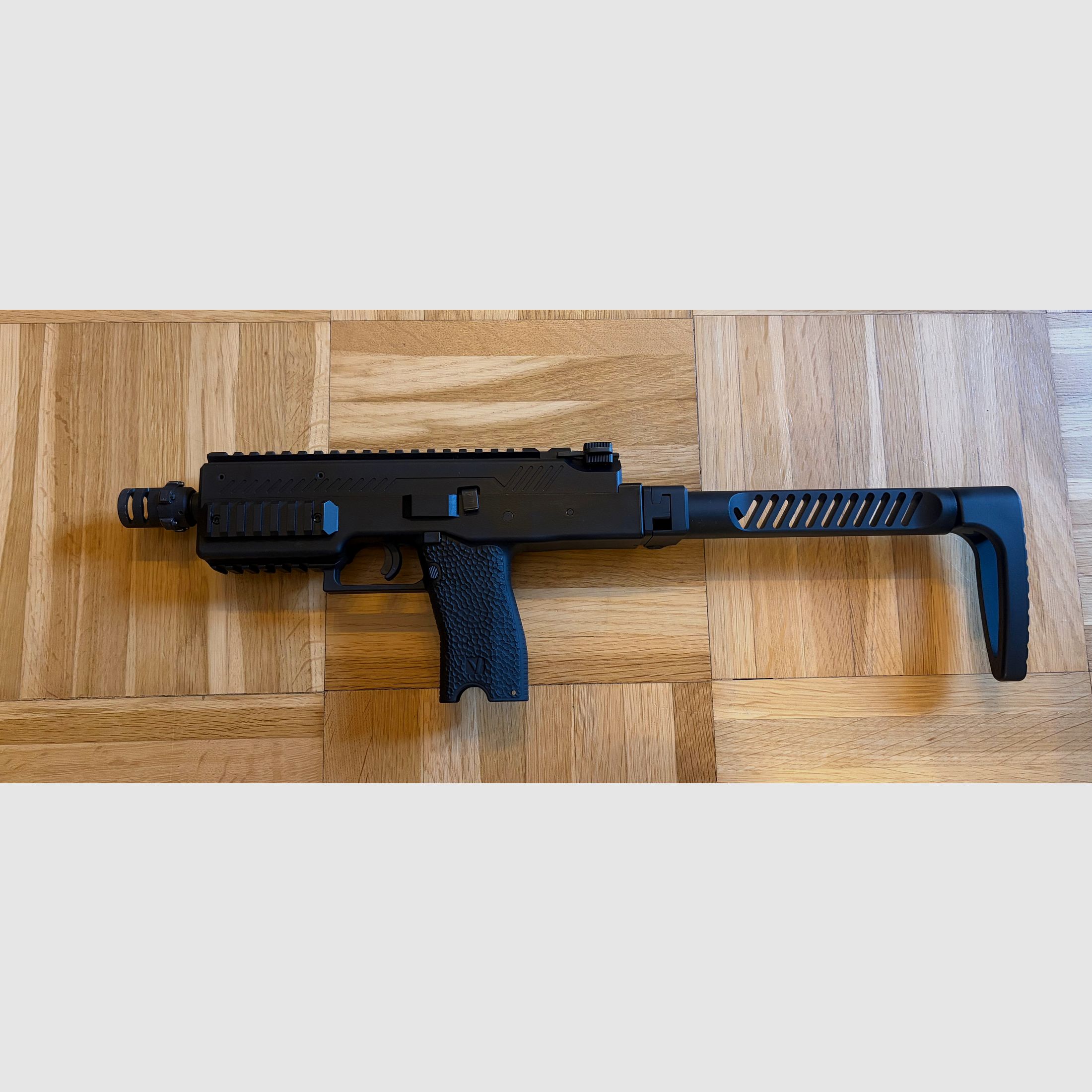 VMP-1 SMG GBB – Like new – Complete set with 2 magazines & silencer