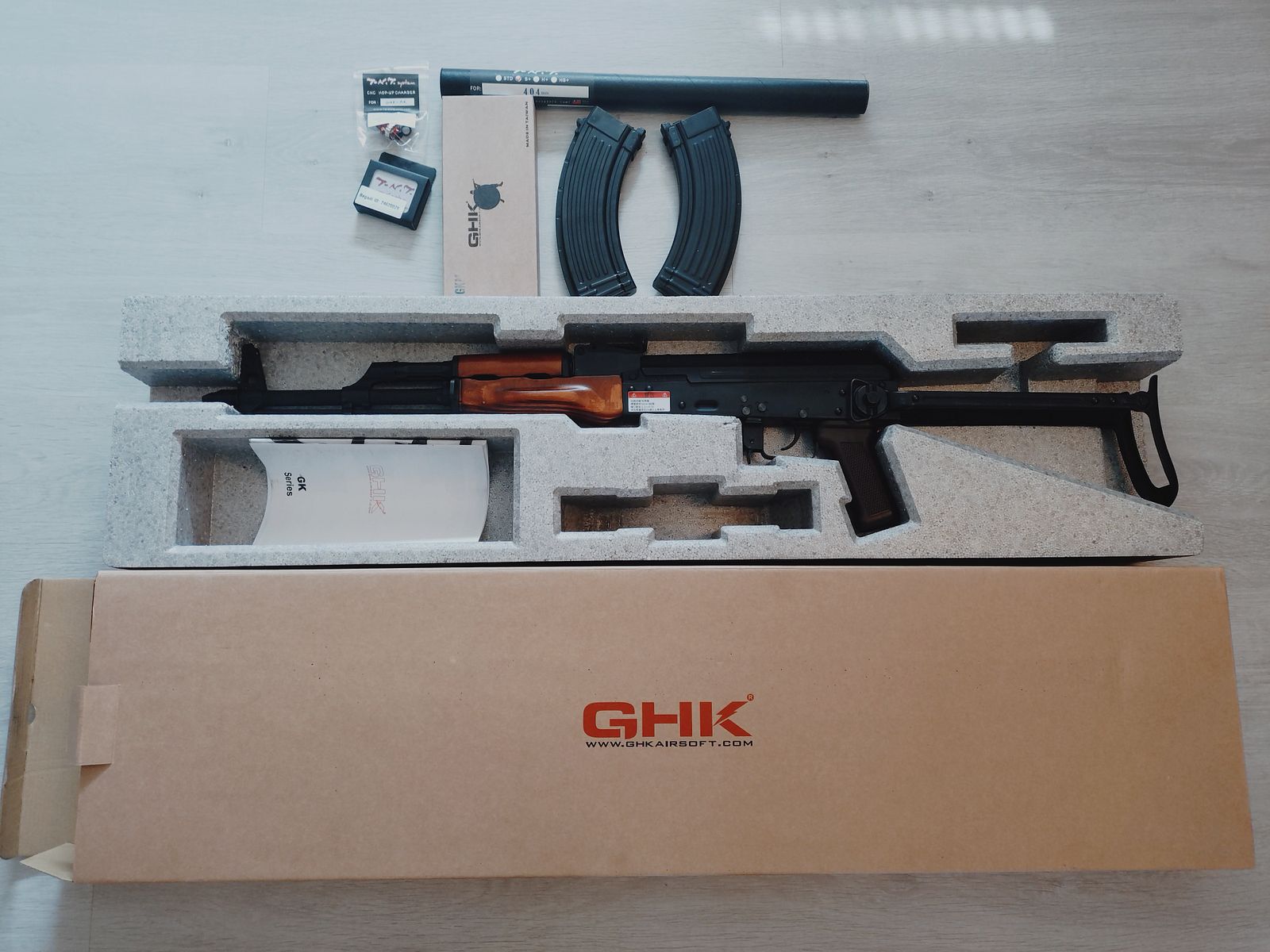 GHK AKMS Vollmetall Echtholz Gas-Blow-Back mit TNT-Lauf und Hop Up Kammer in Top Zustand